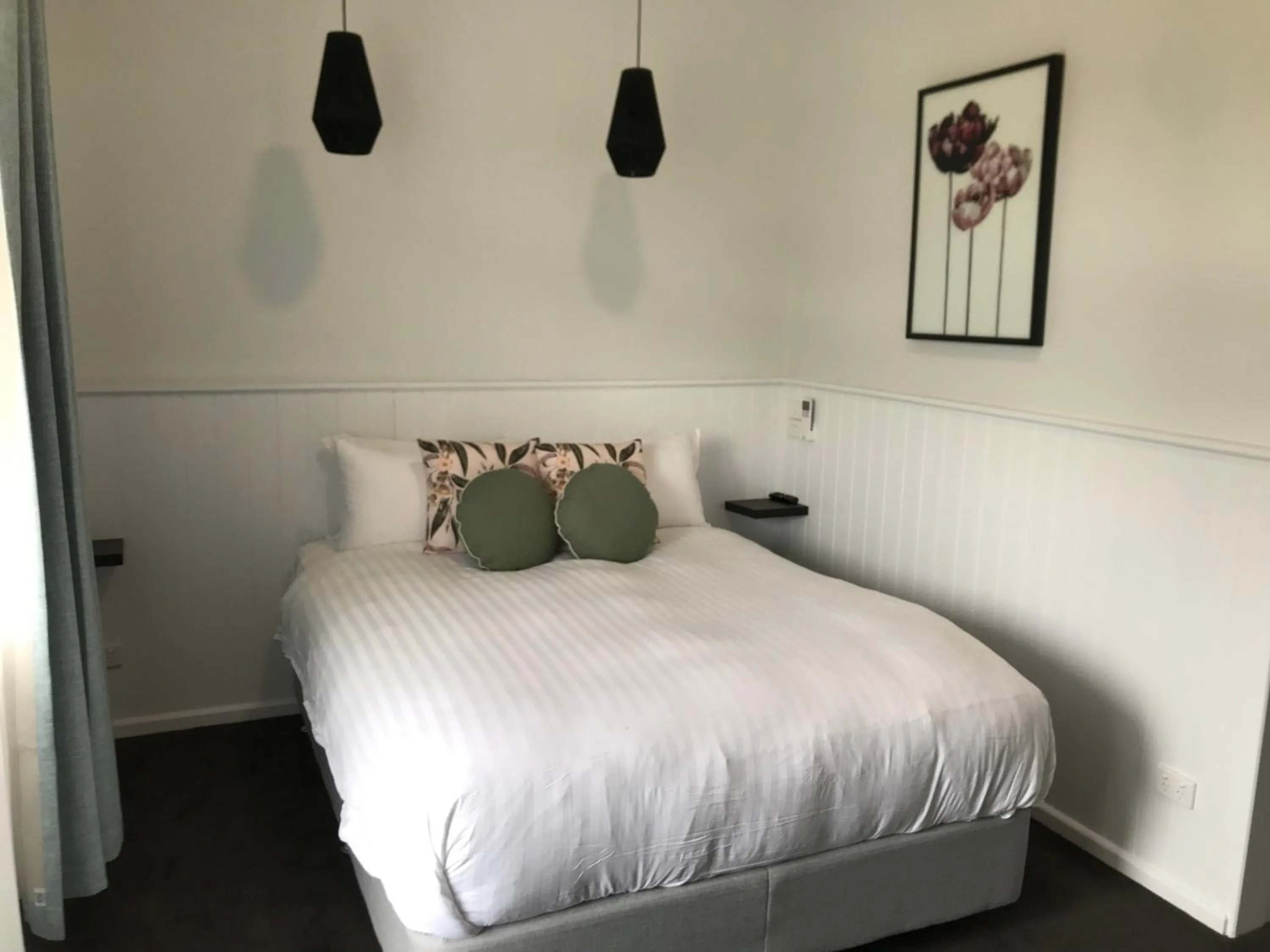 Bedroom, Bed in Myrtleford Hotel