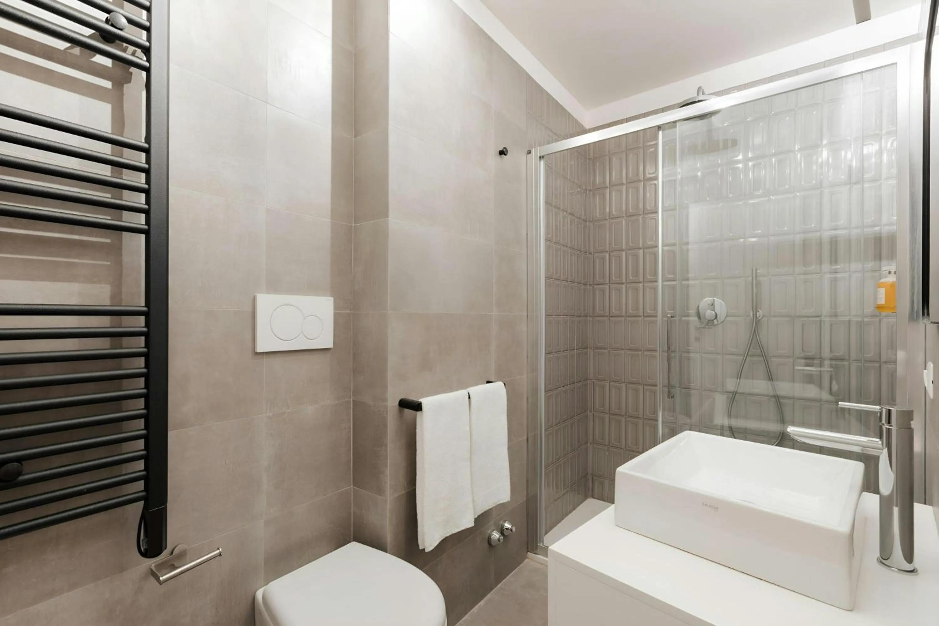 Bathroom in Sonder by Marriott Bonvoy Palazzo Taverna Apartments Piazza Navona