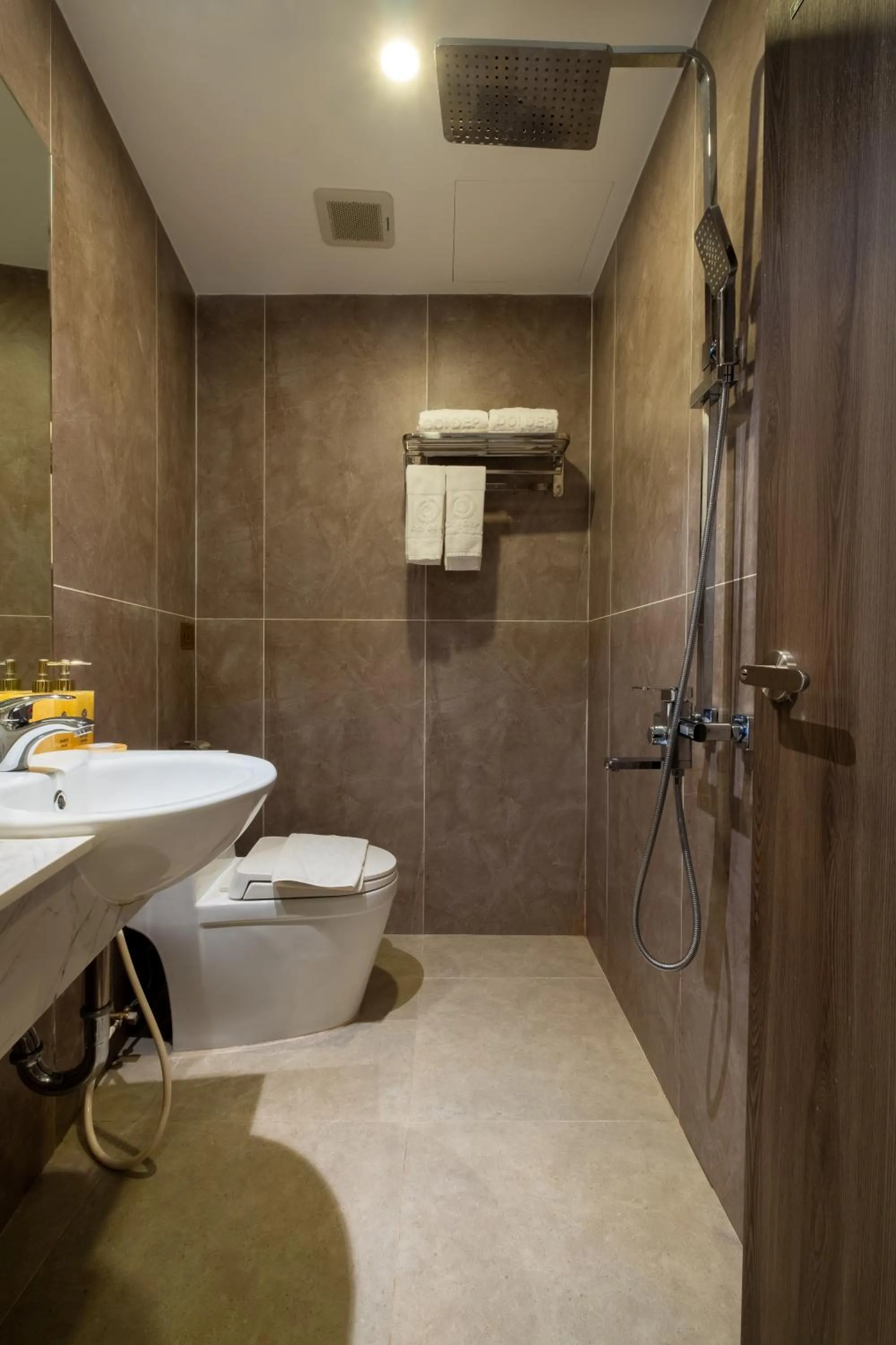 Shower in SANDALS FLORA HOTEL