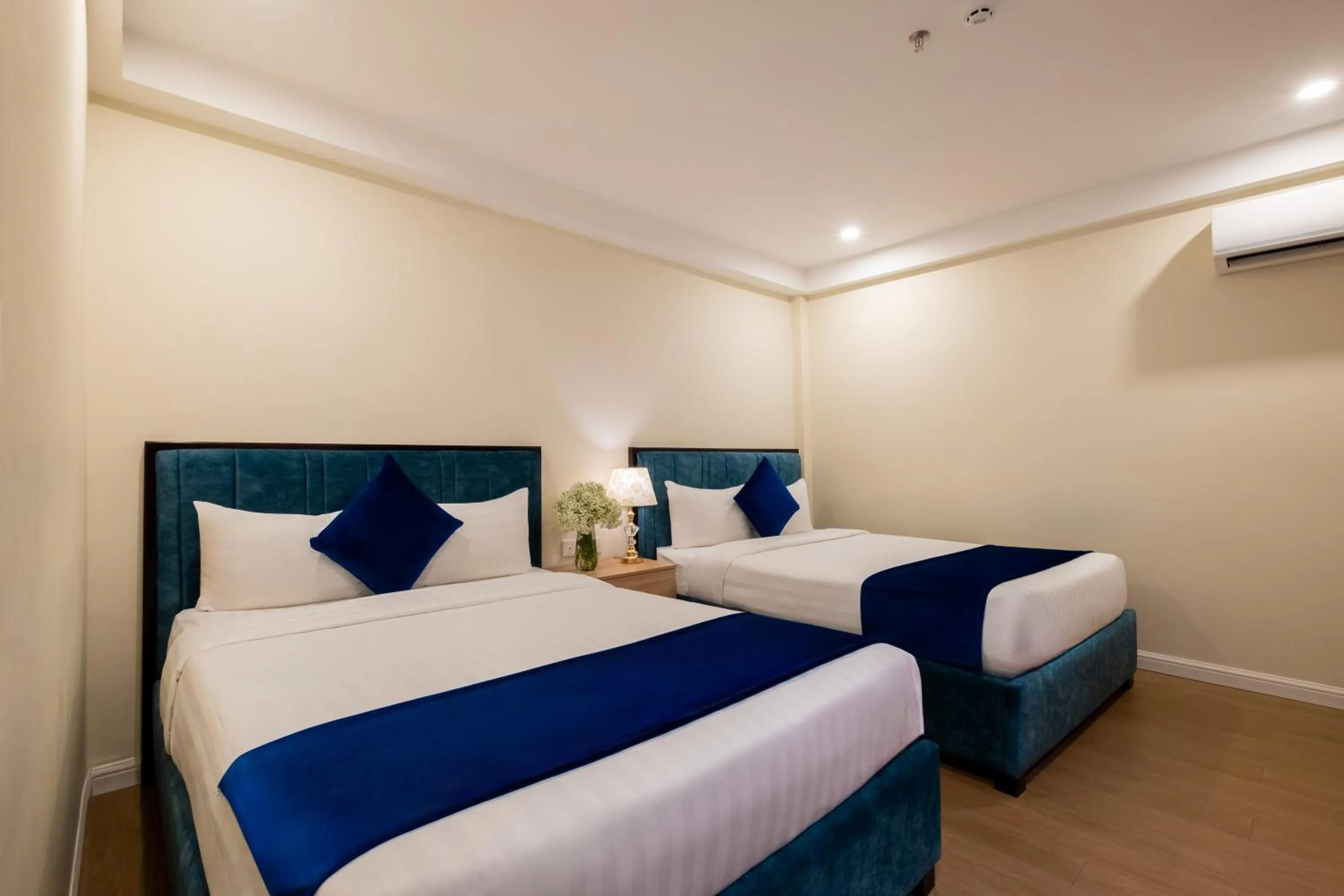 Bedroom, Bed in SANDALS FLORA HOTEL