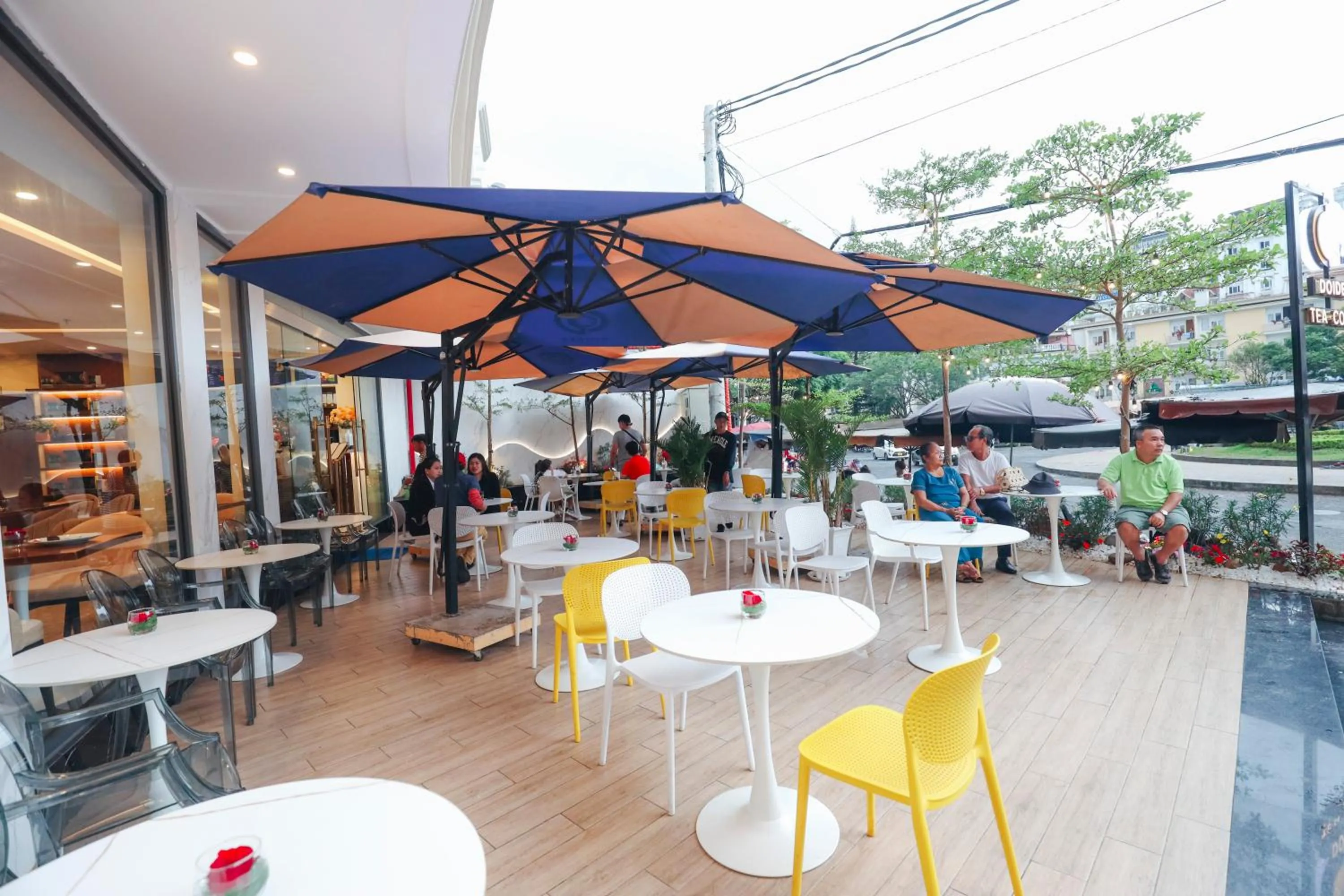 Lounge or bar in SANDALS FLORA HOTEL