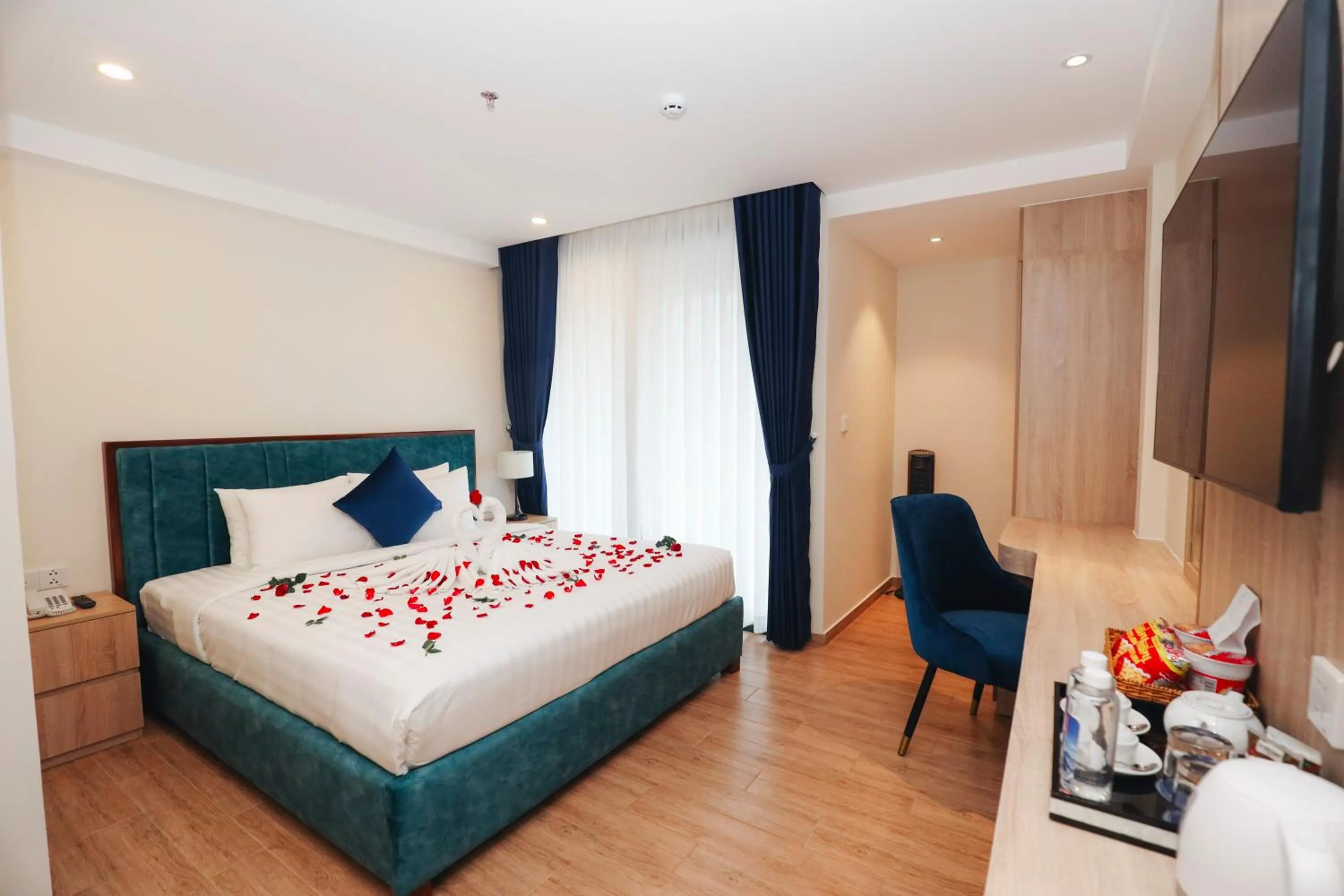 Bedroom, Bed in SANDALS FLORA HOTEL