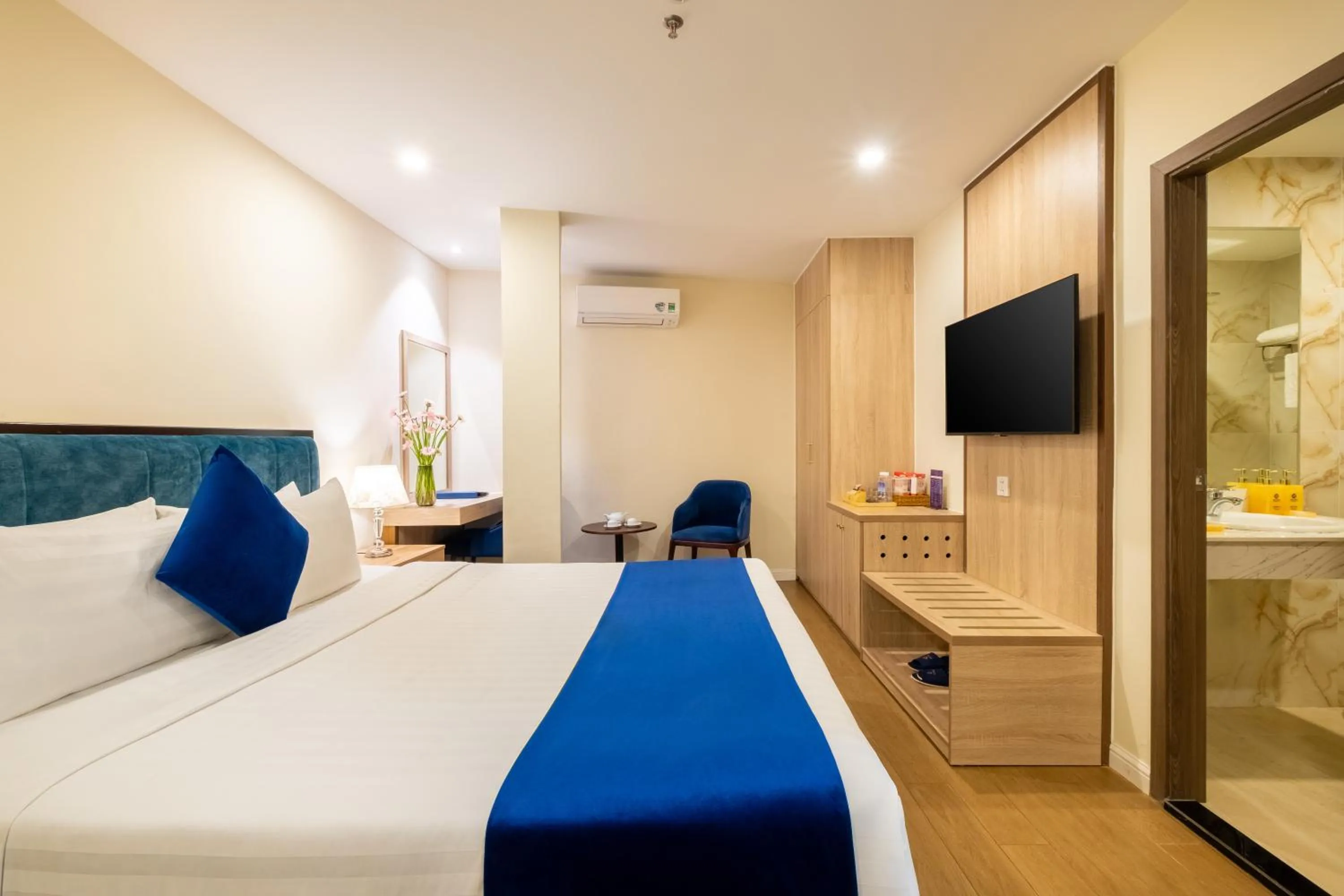 Bedroom, Bed in SANDALS FLORA HOTEL