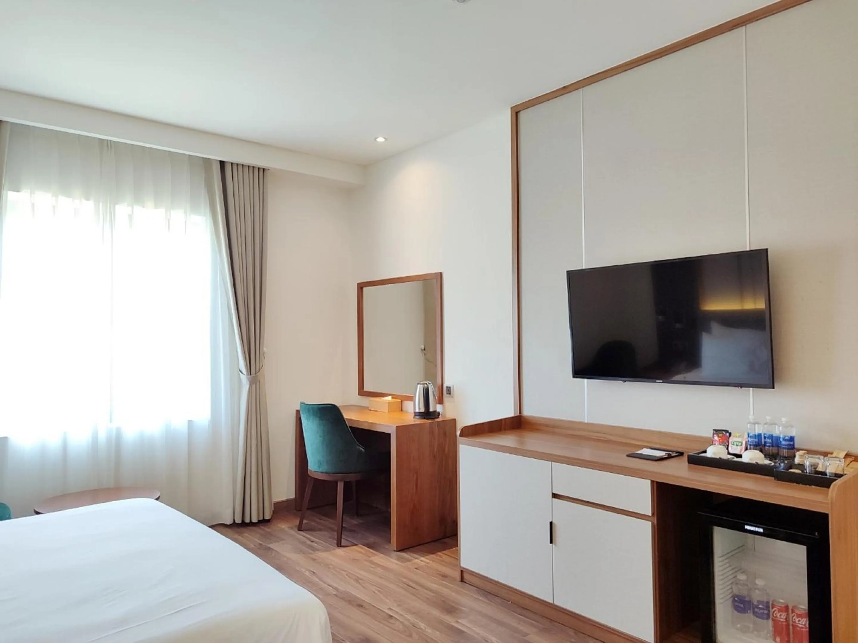 Photo of the whole room, Bed in The Tahiti Beach Hotel