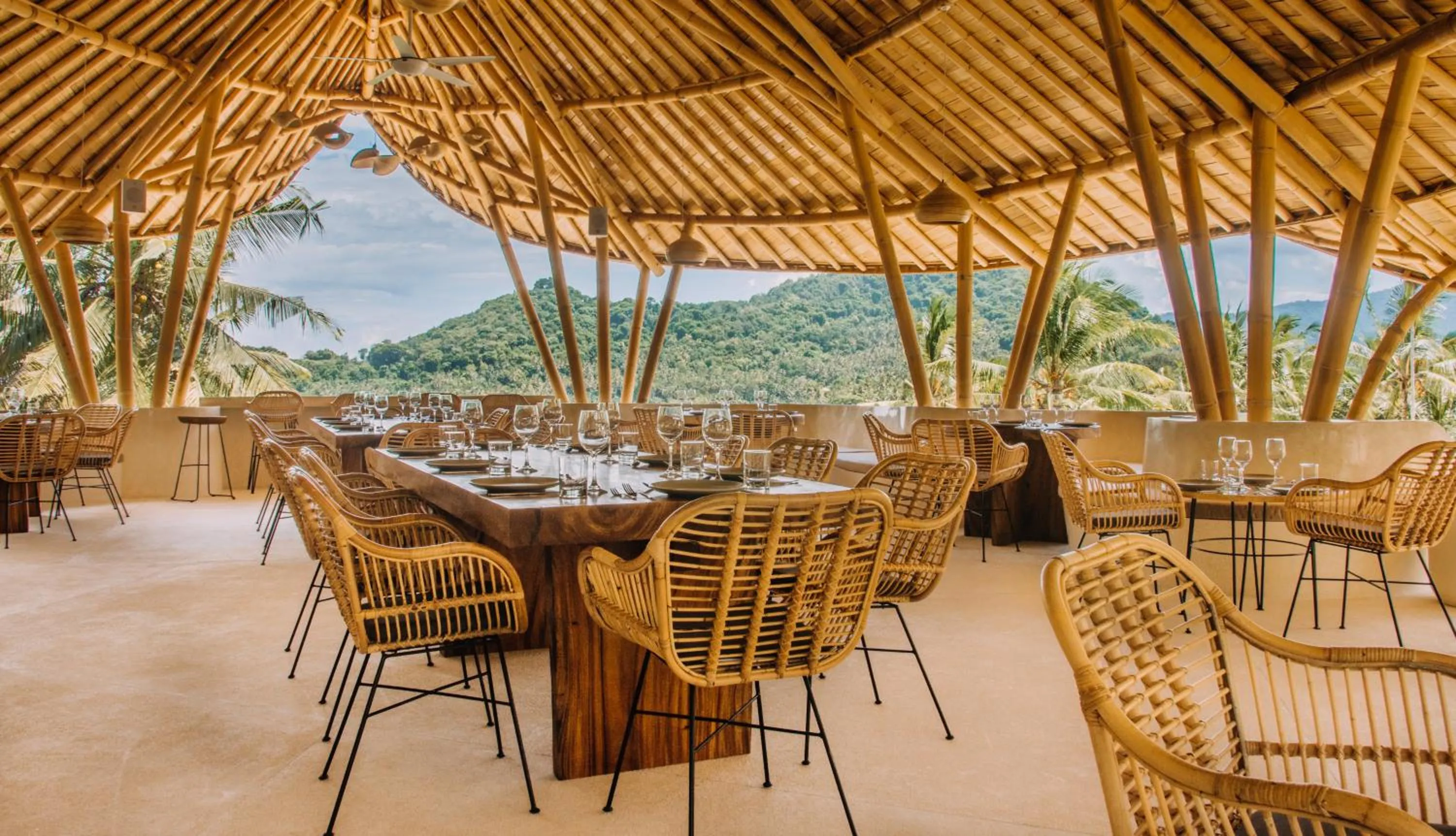 Restaurant/places to eat in Neano Escape