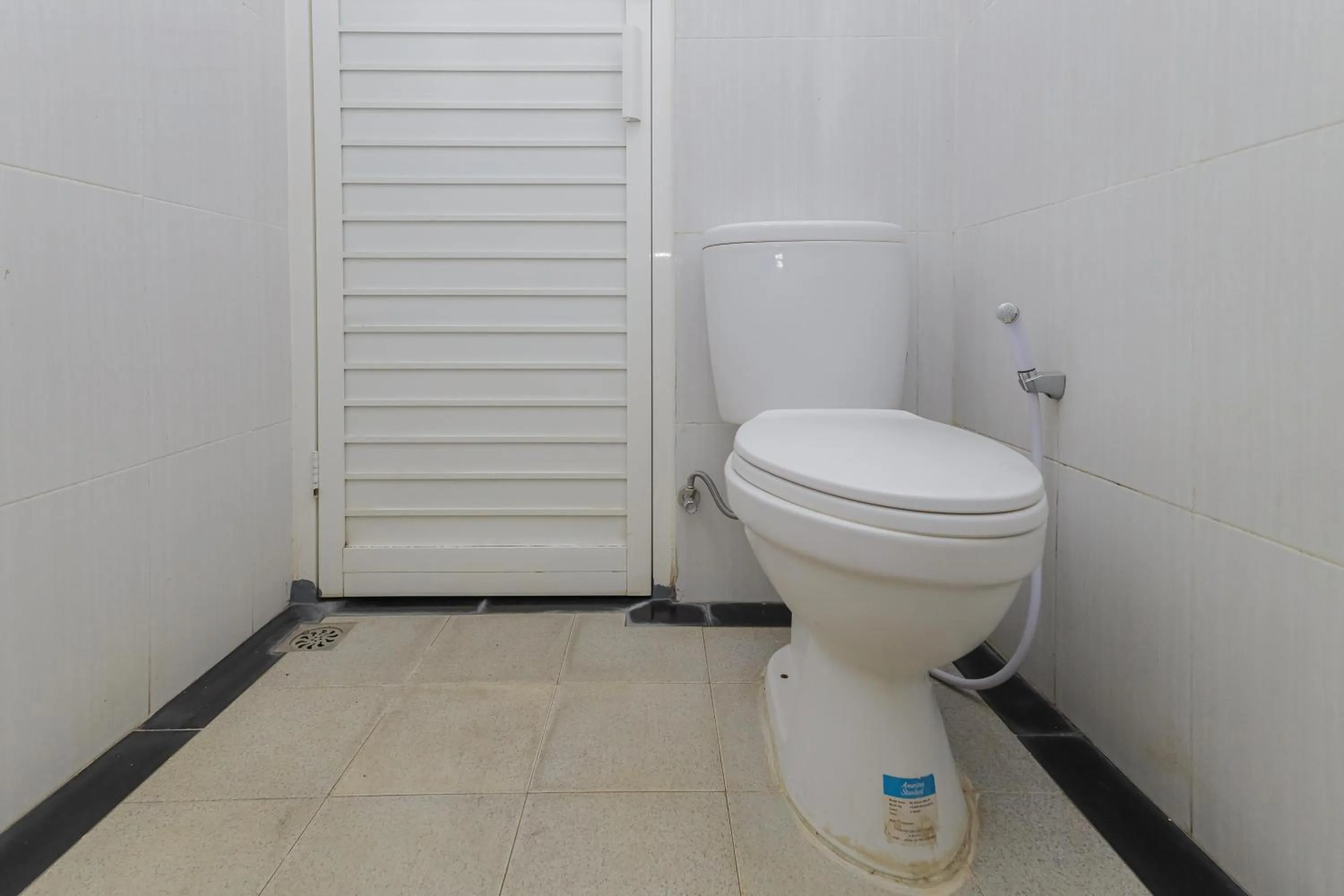 Bathroom in RedDoorz Plus At Swun Stay Raya Langsep