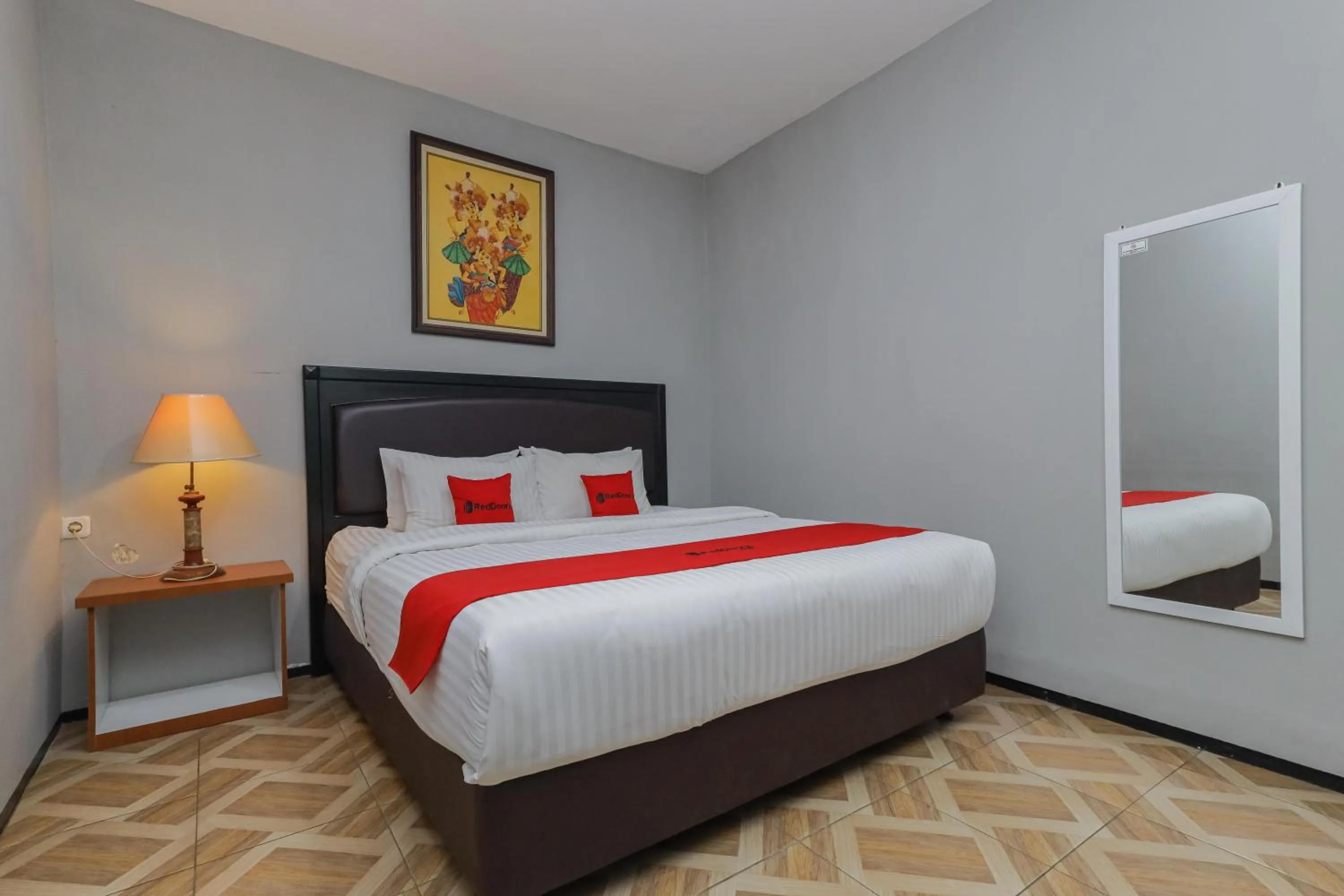 Bedroom, Bed in RedDoorz Plus At Swun Stay Raya Langsep