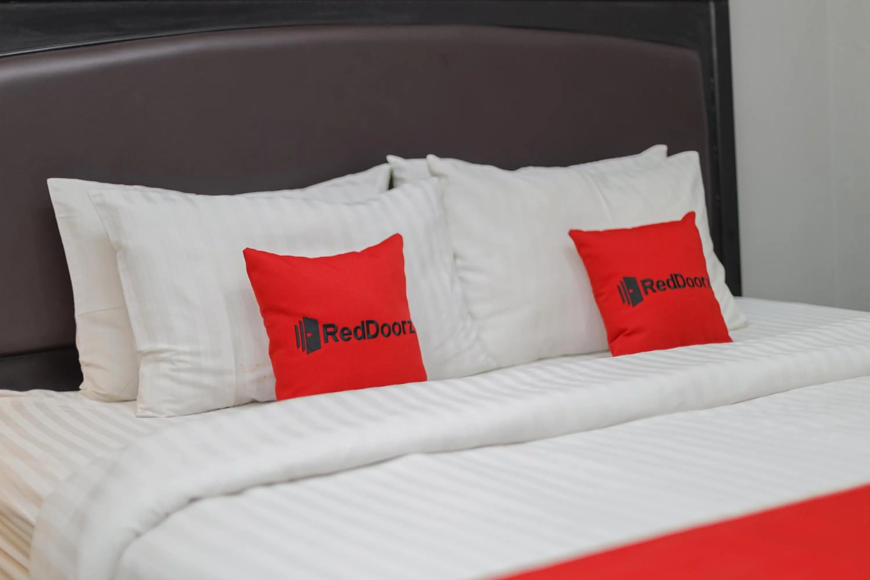 Bedroom, Bed in RedDoorz Plus At Swun Stay Raya Langsep