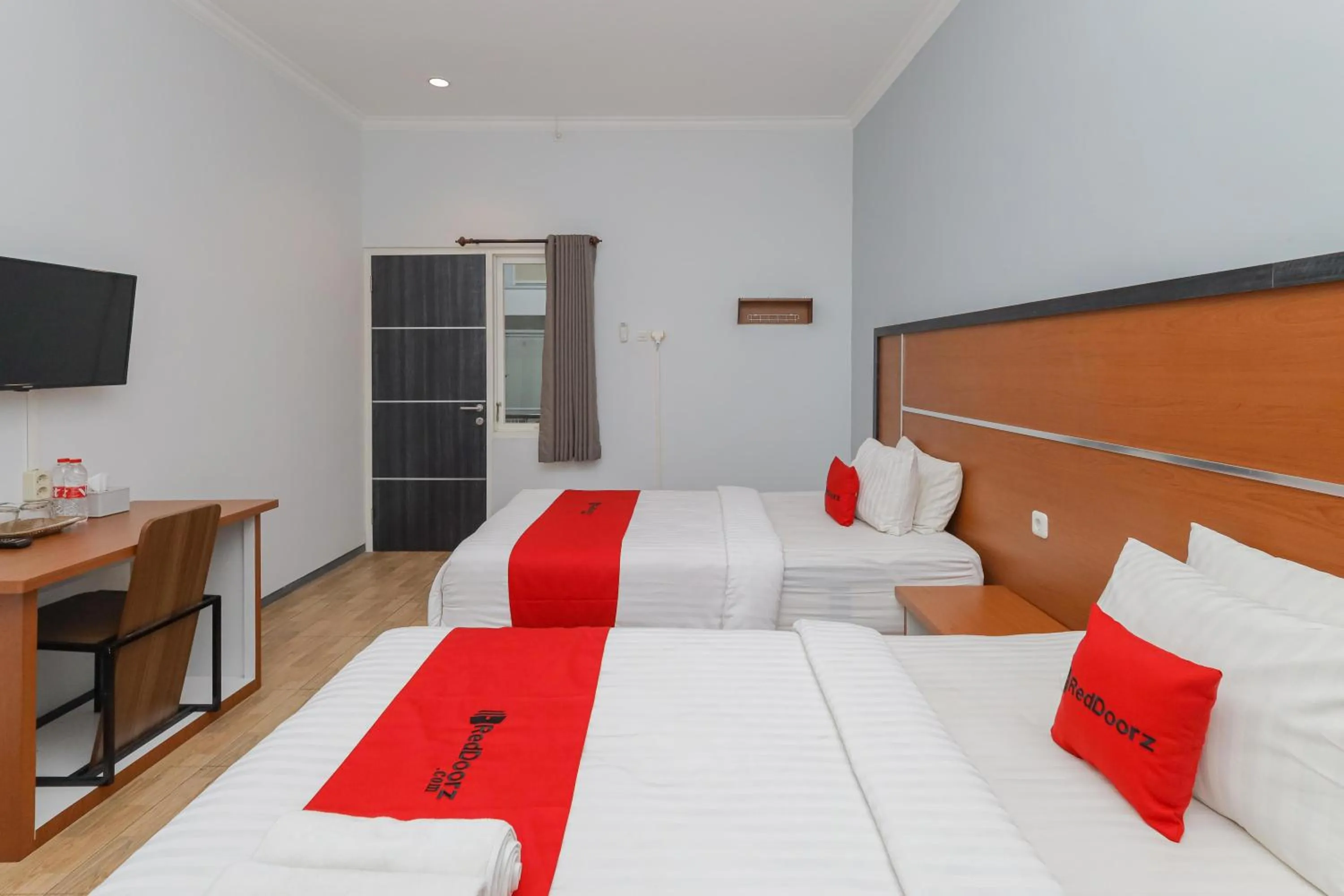 Bedroom, Bed in RedDoorz Plus At Swun Stay Raya Langsep