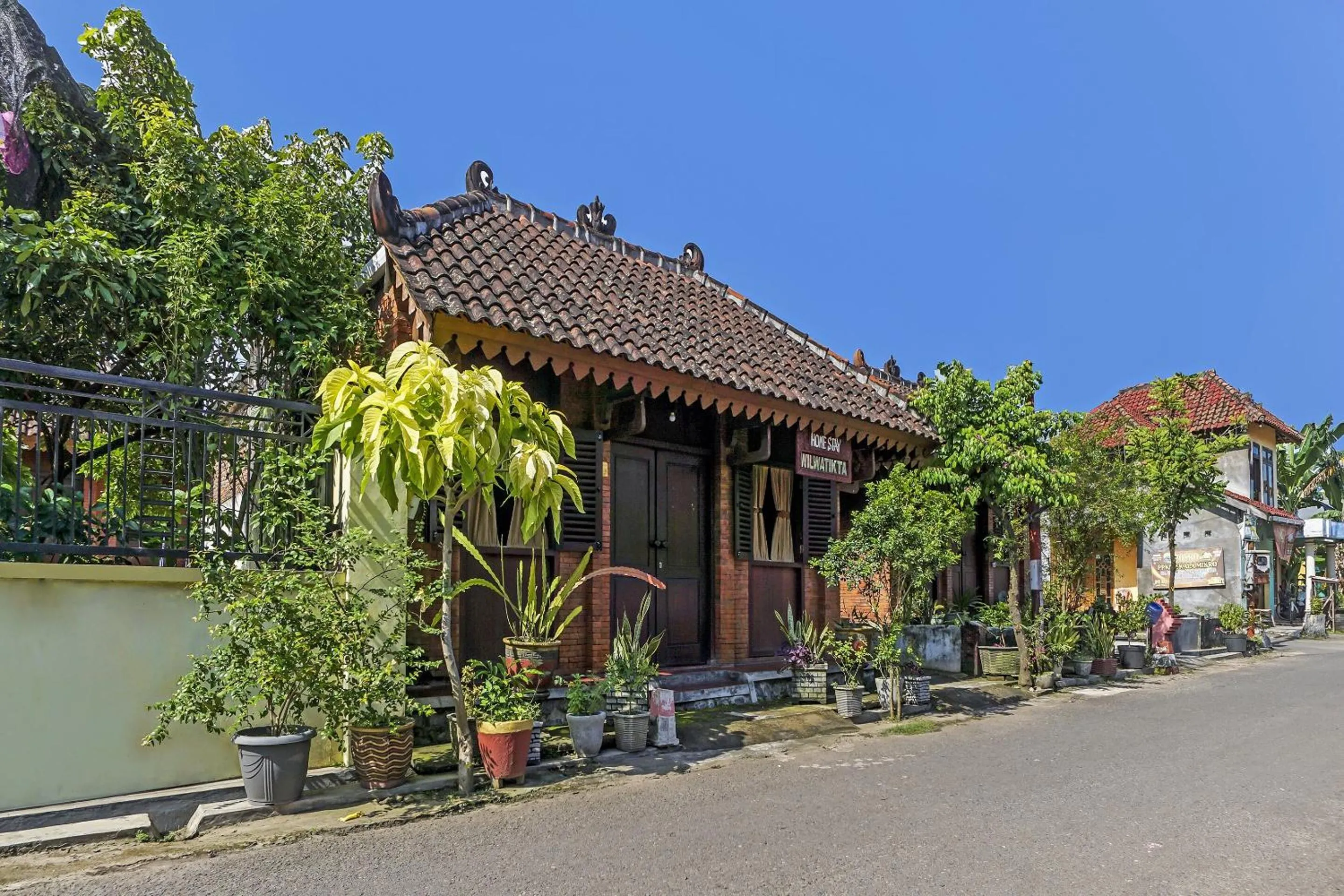 Facade/entrance in Hotel O Desa Wisata Kampung Majapahit