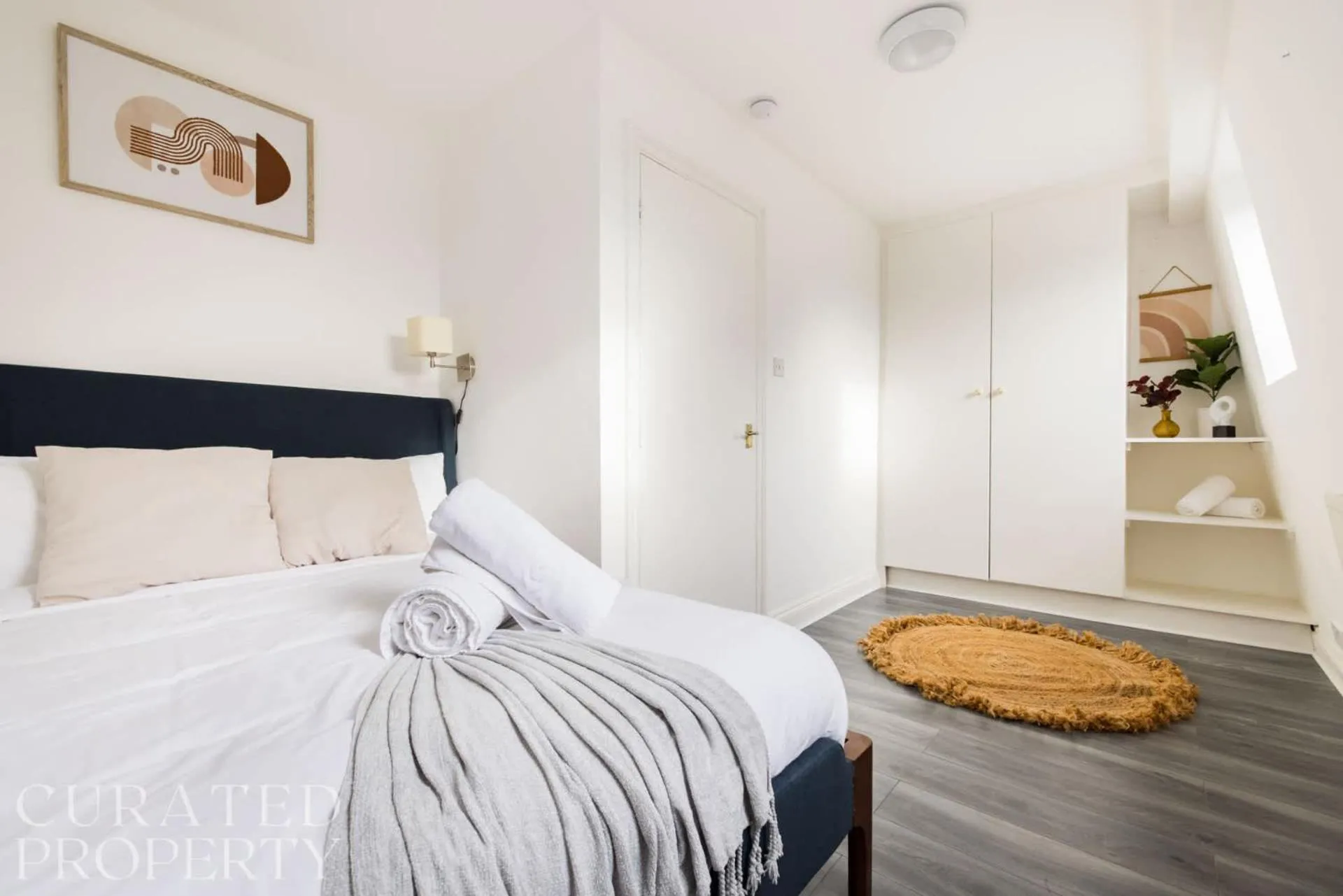 Contemporary 2 Bedroom Apartment in Shepherd's Bush