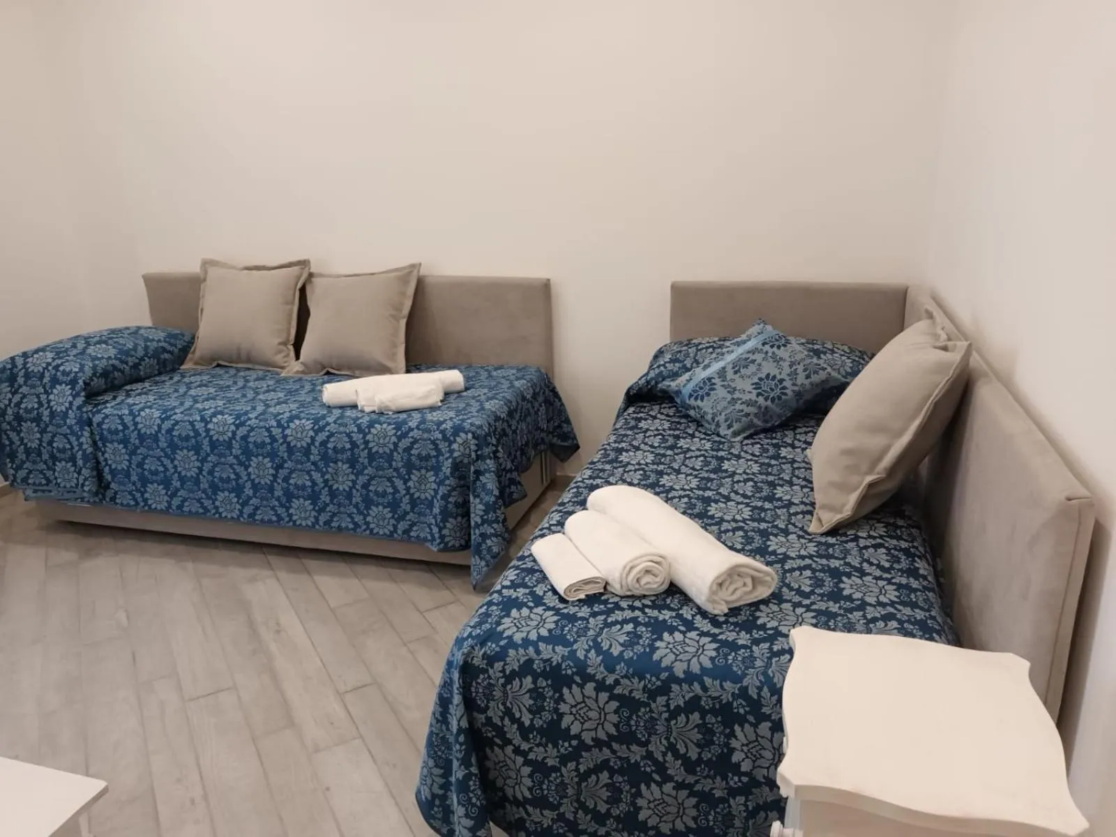 Bedroom, Bed in Minissale Farmhouse