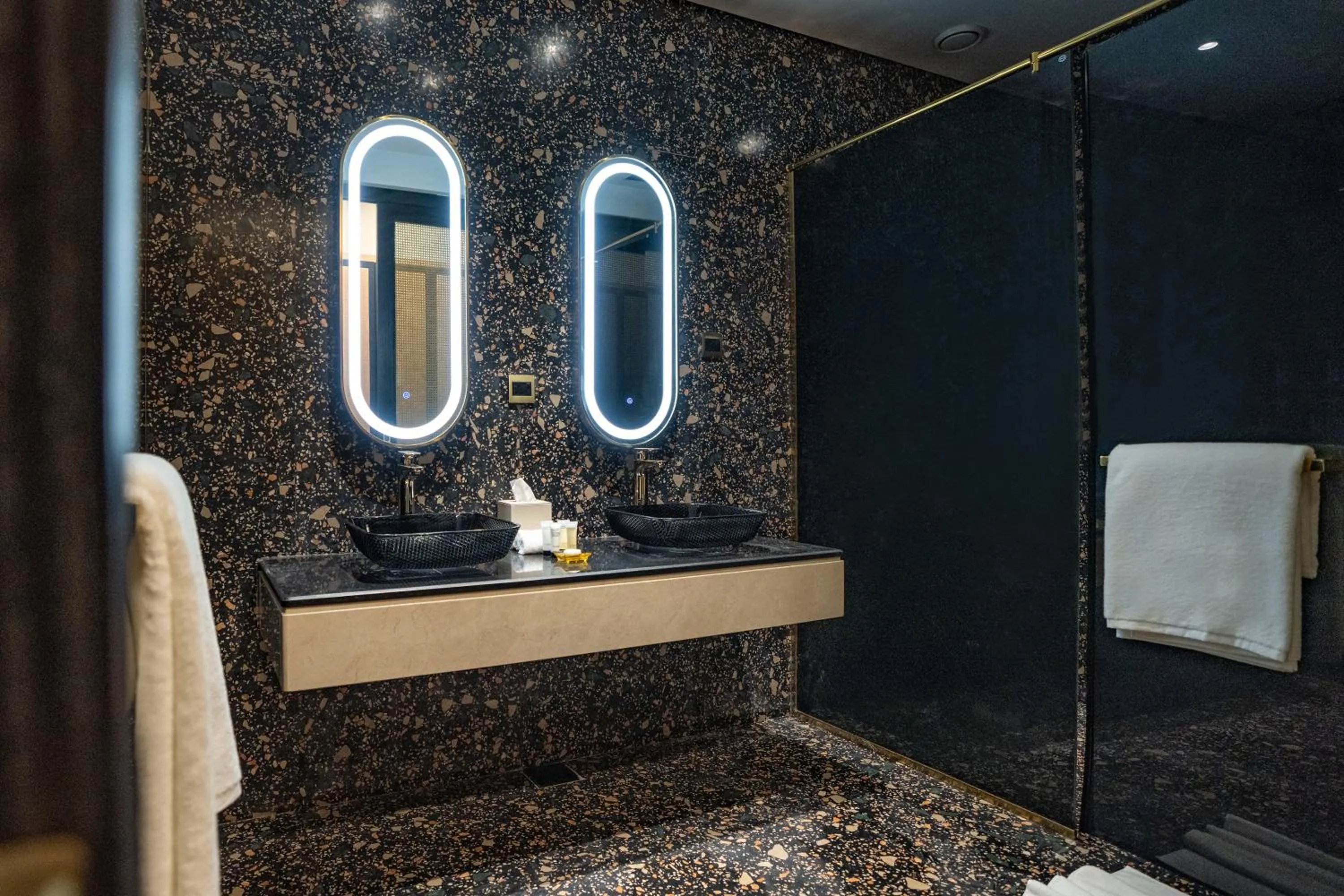 Shower in The House Hotel Al Khiran