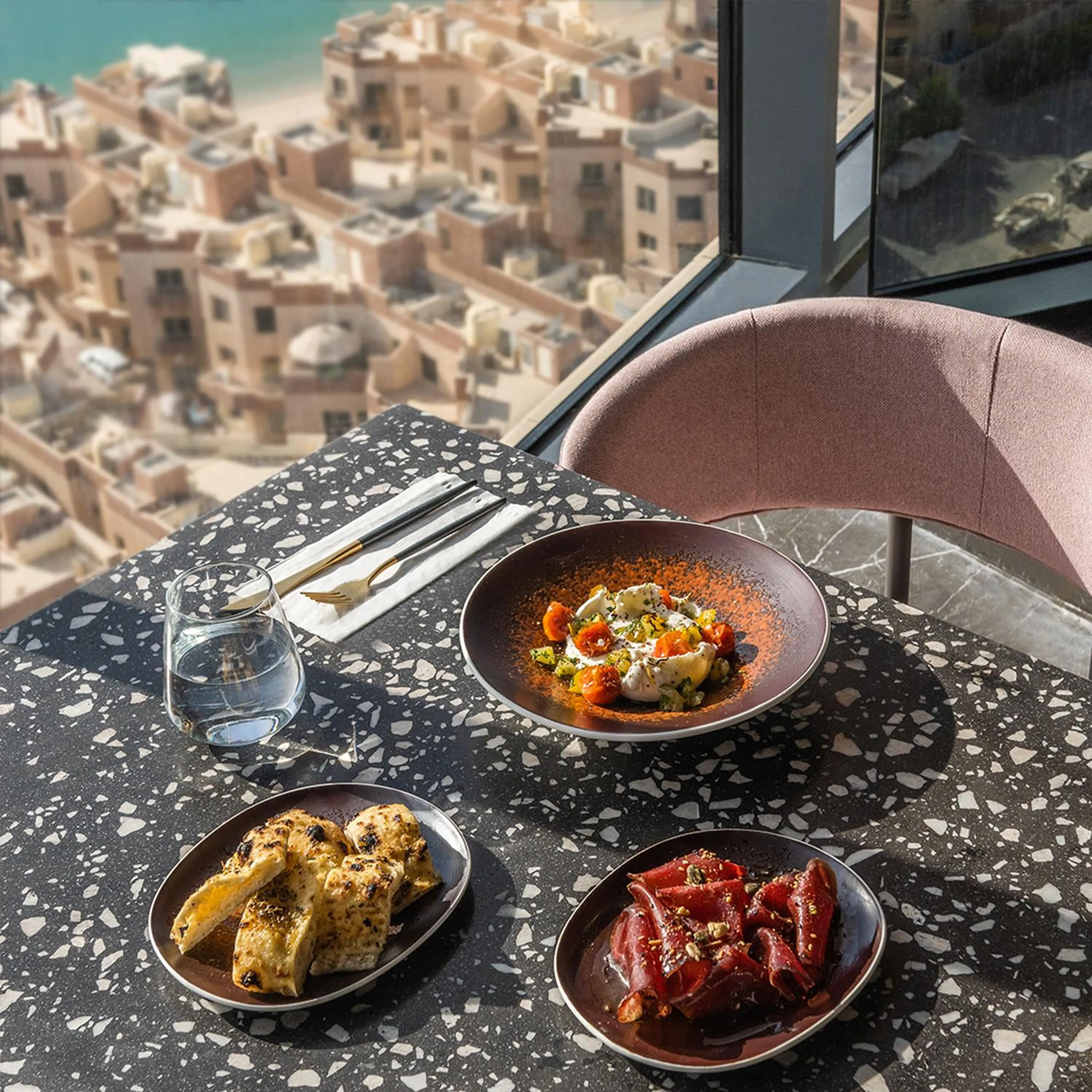 Restaurant/places to eat in The House Hotel Al Khiran