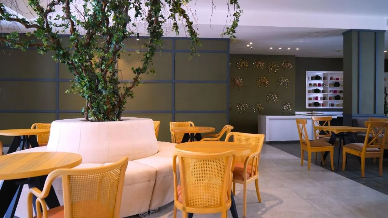 Restaurant/places to eat in Aitch Boutique Hotel - an LIH Hotel