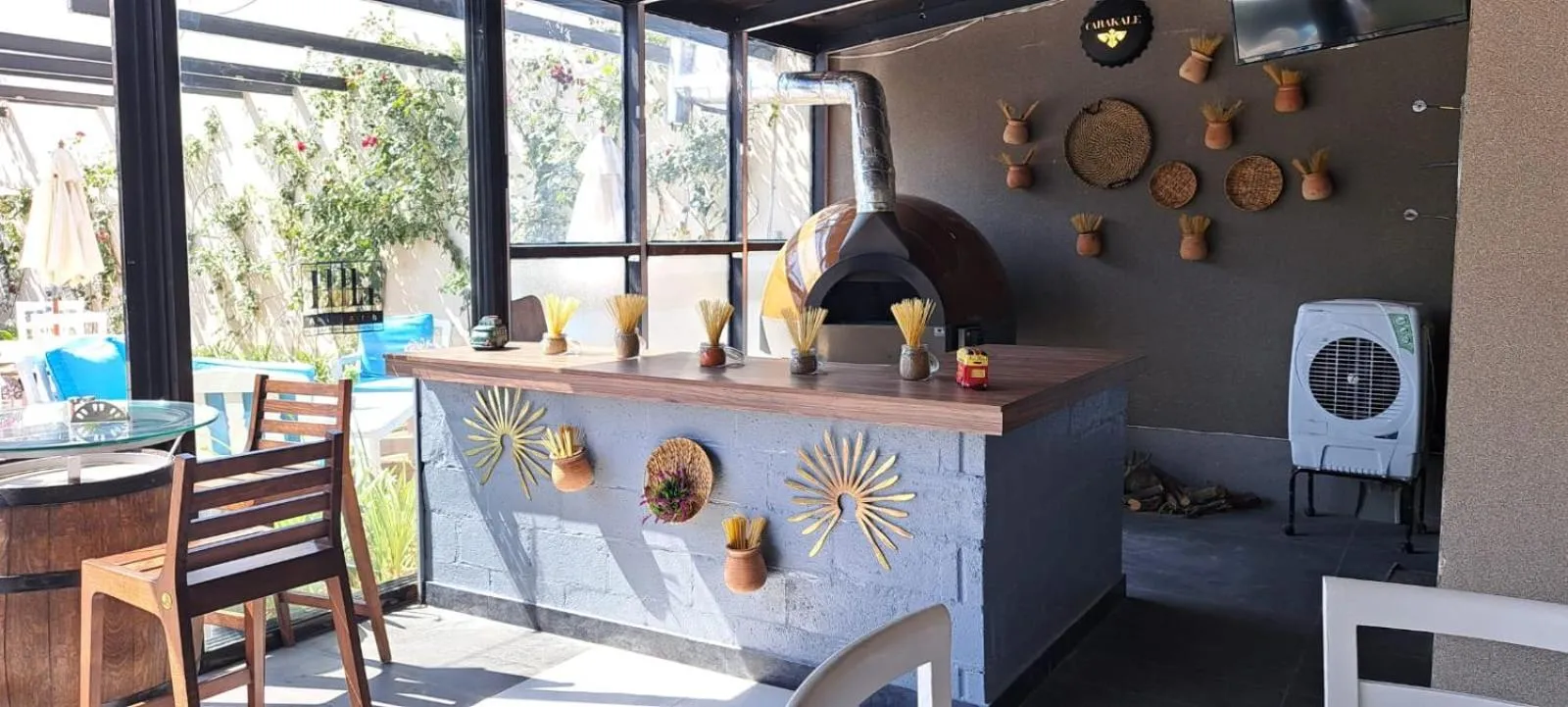 Restaurant/places to eat in Aitch Boutique Hotel - an LIH Hotel