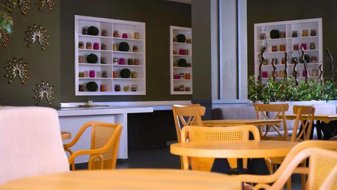 Restaurant/places to eat in Aitch Boutique Hotel - an LIH Hotel