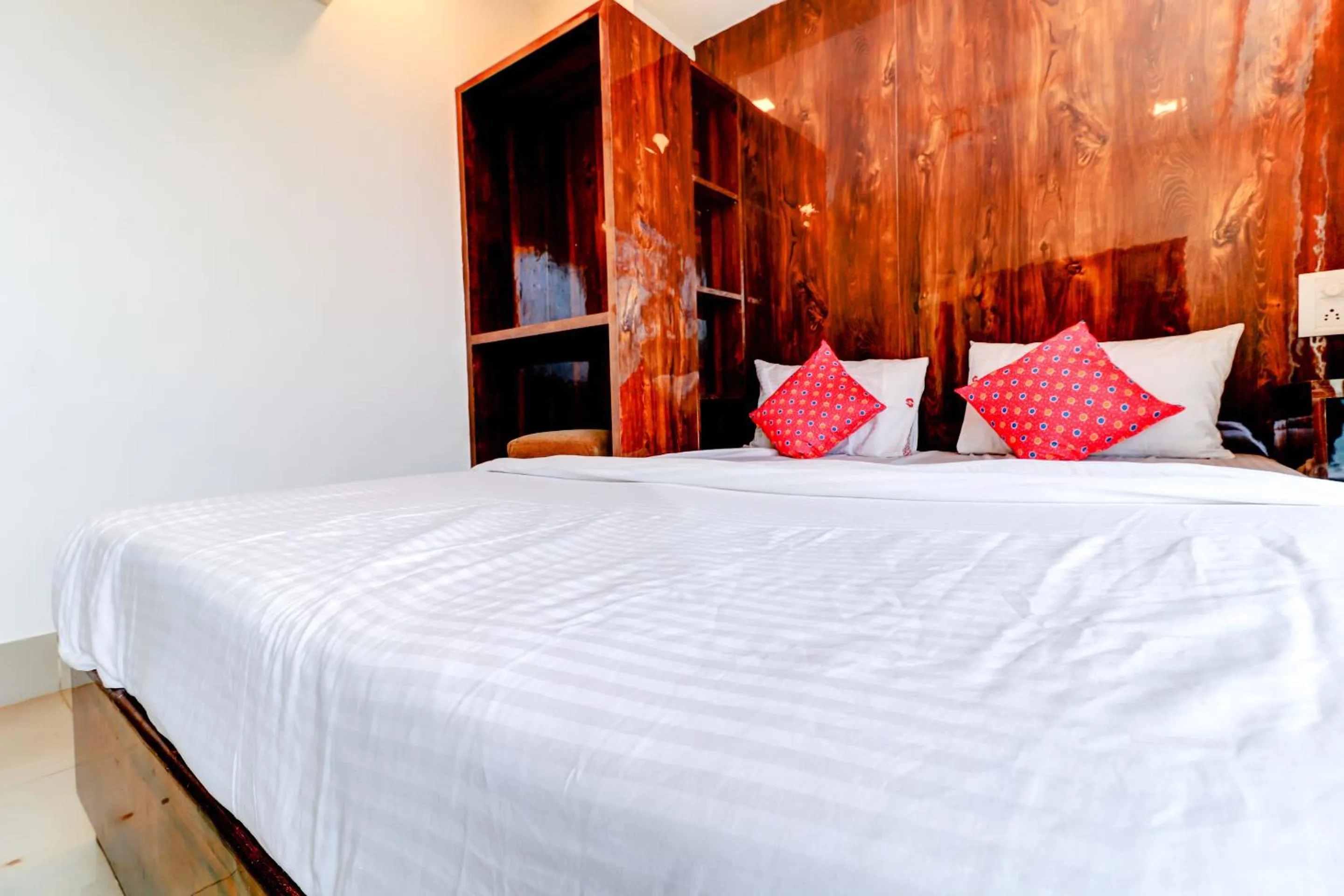 Bed in Hotel Prime Inn, Andheri West - Near Mumbai International Airport