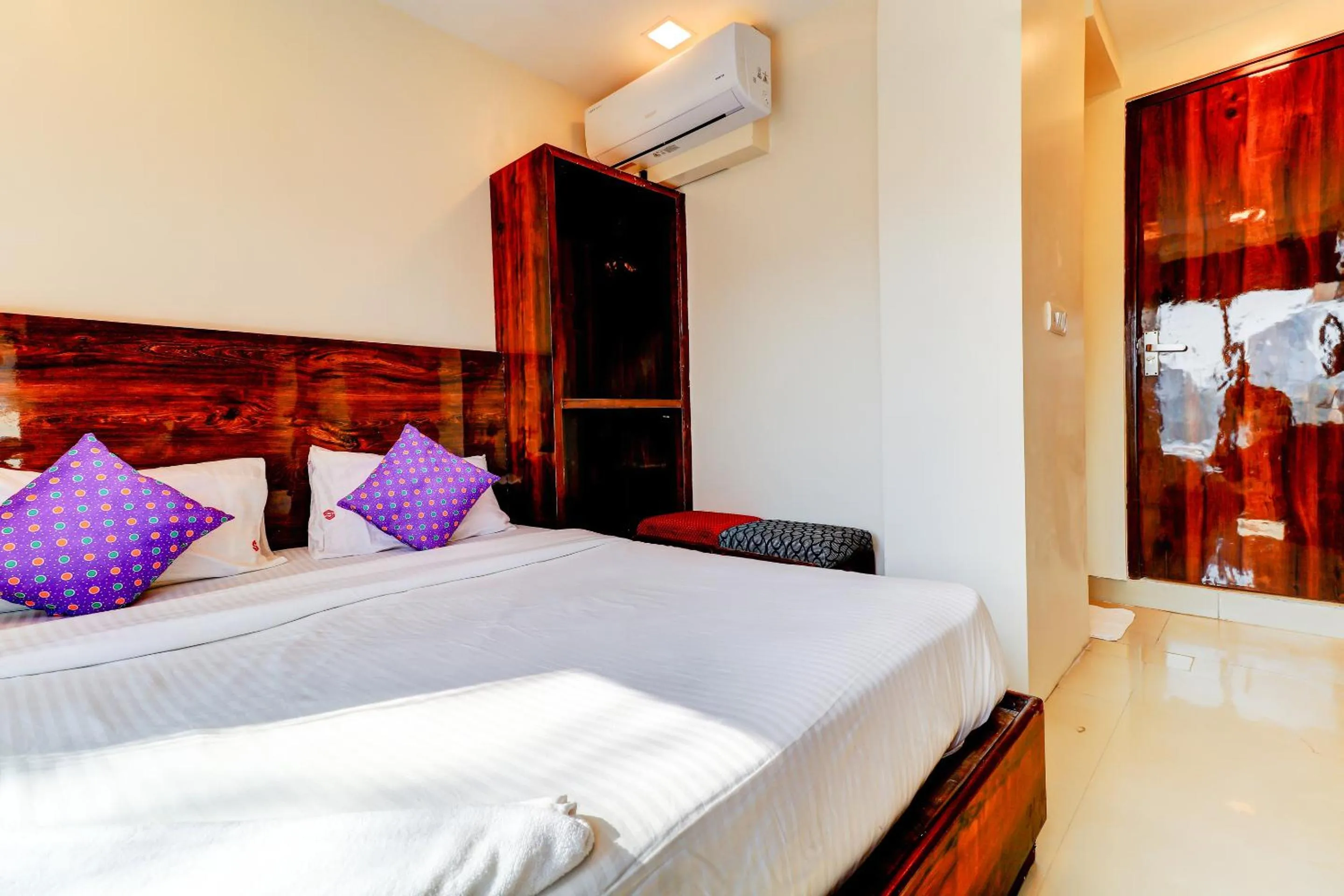 Bed in Hotel Prime Inn, Andheri West - Near Mumbai International Airport
