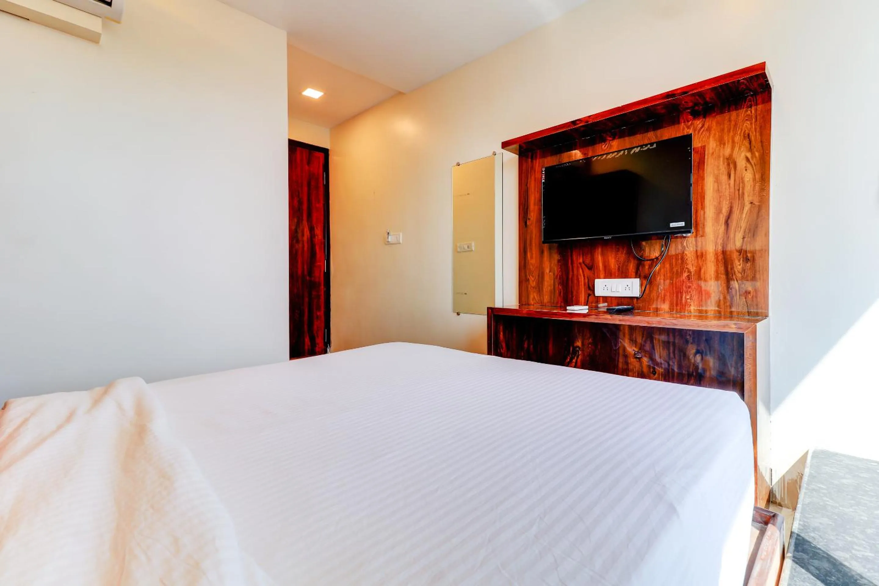 Bed in Hotel Prime Inn, Andheri West - Near Mumbai International Airport