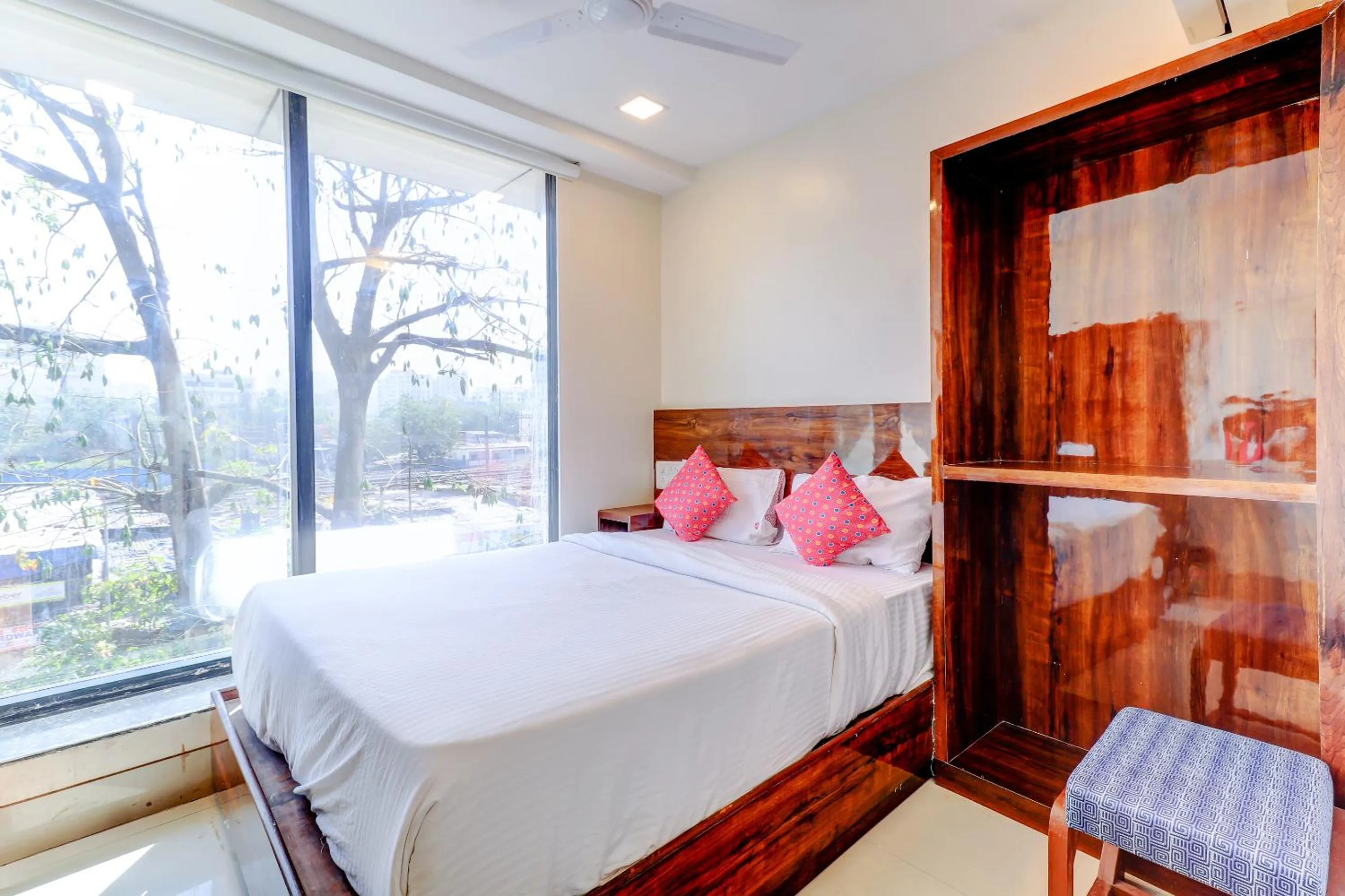 Bed in Hotel Prime Inn, Andheri West - Near Mumbai International Airport