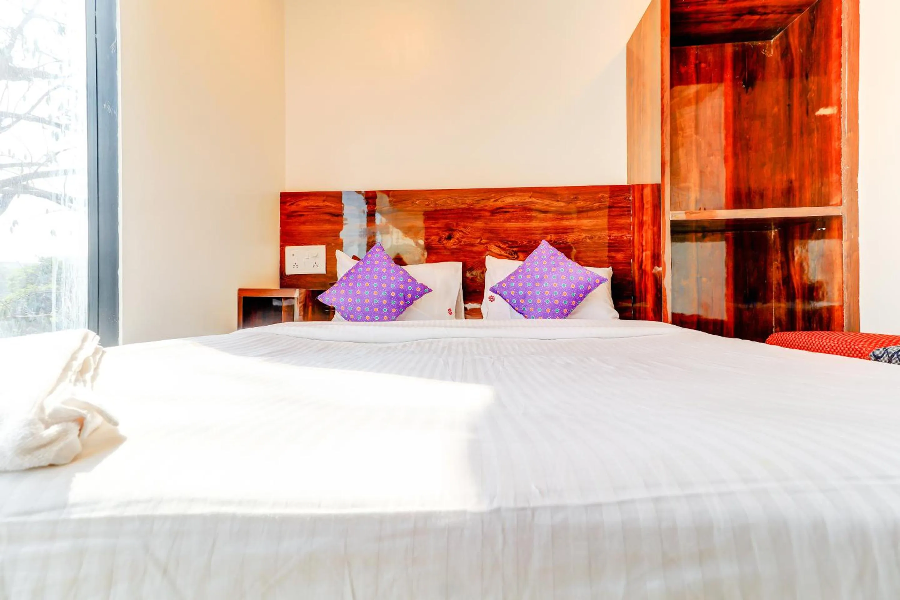 Bed in Hotel Prime Inn, Andheri West - Near Mumbai International Airport