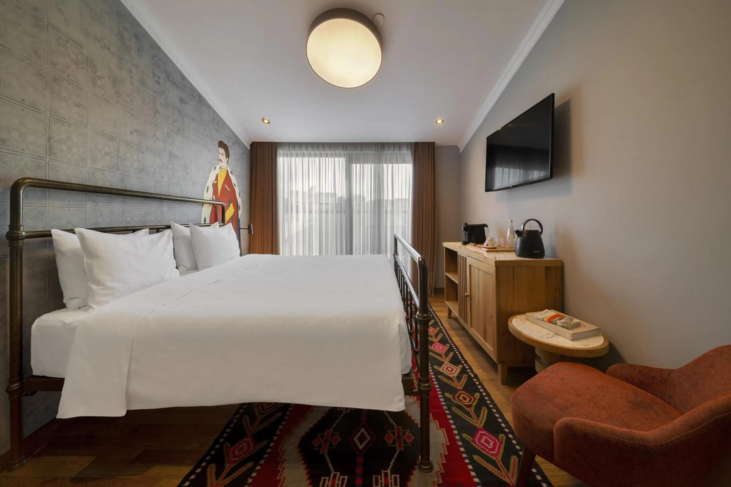 Balcony/Terrace, Bed in The Blue Fox Hotel