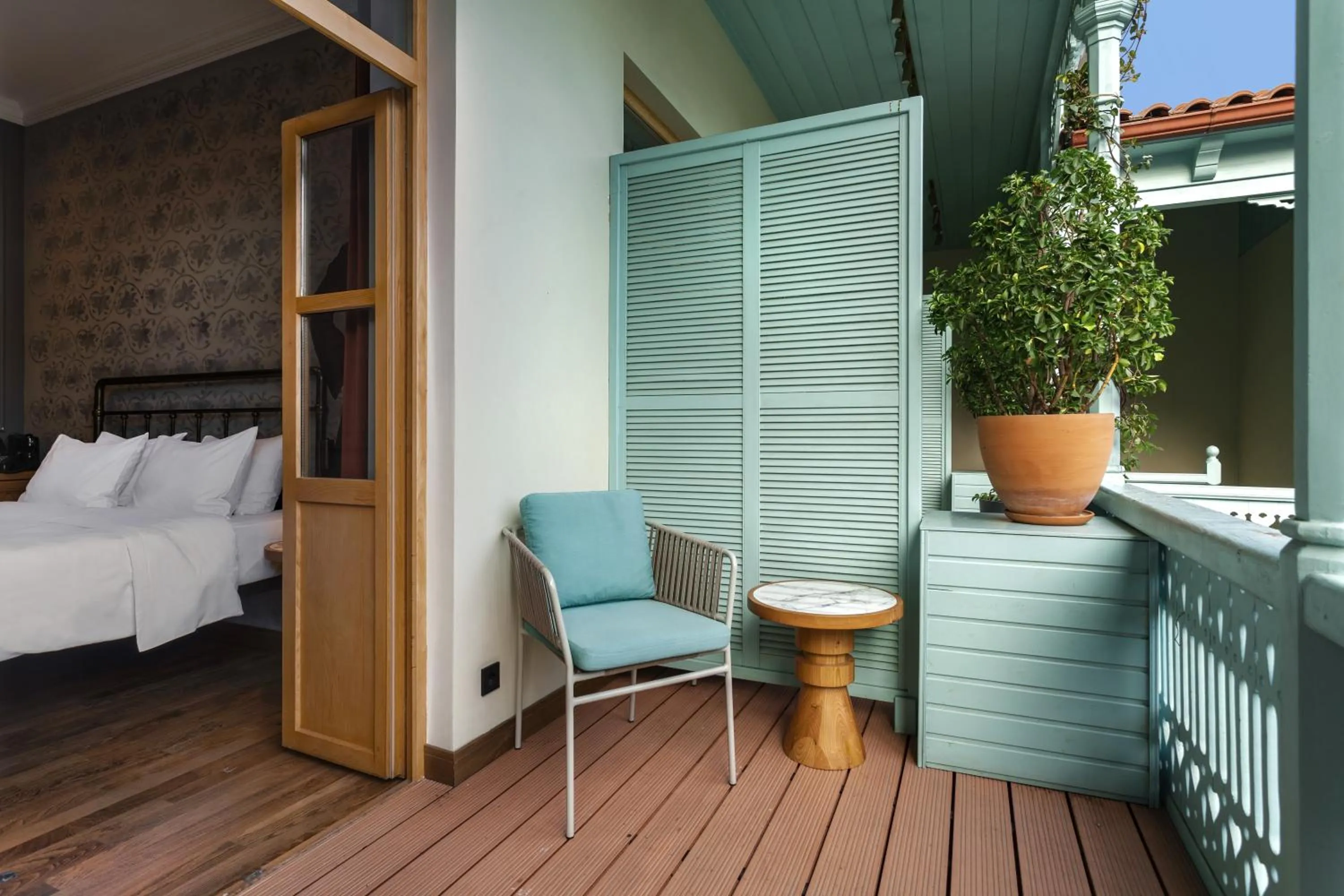 View (from property/room), Bed in The Blue Fox Hotel