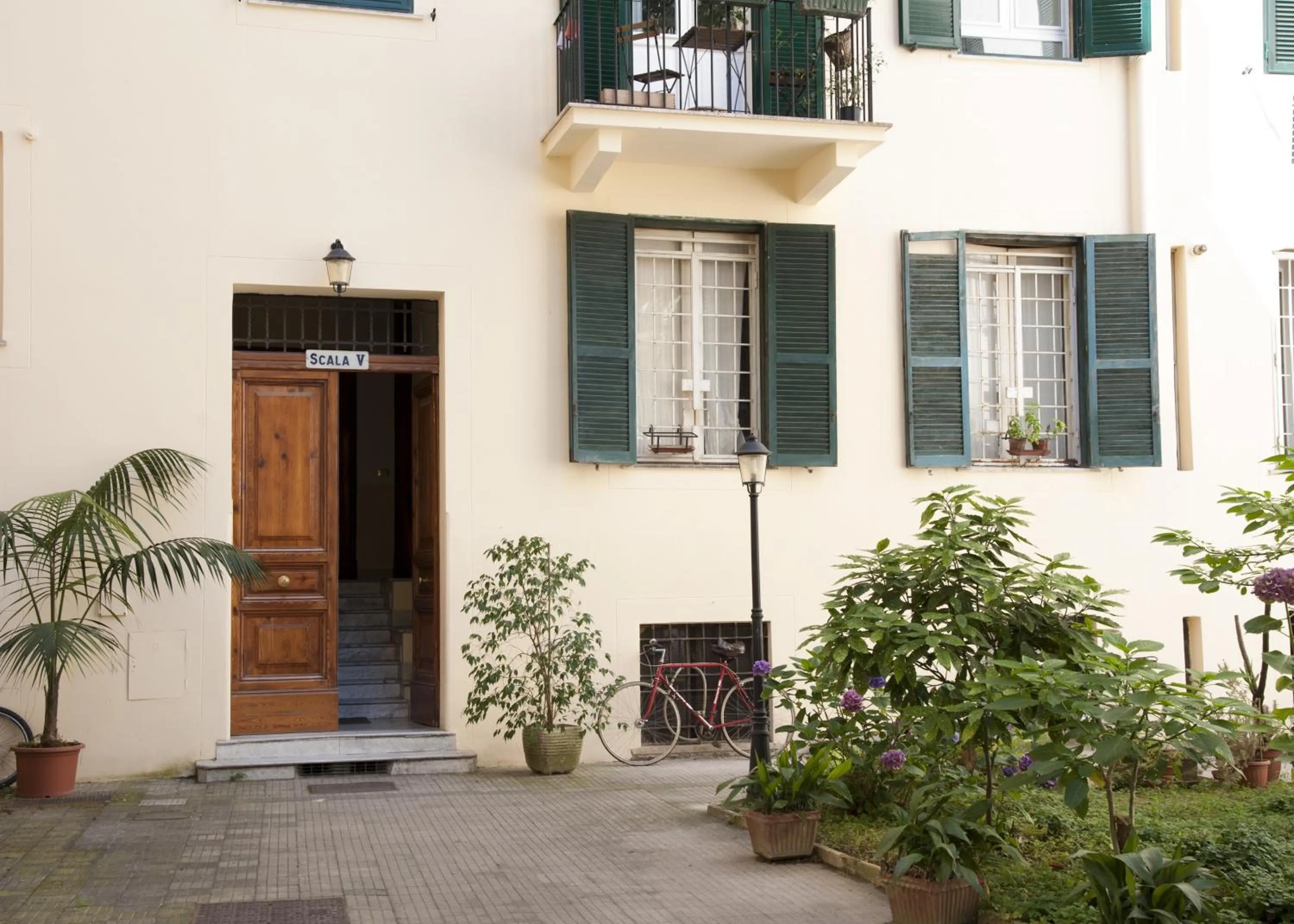 Property building in Center 2 Rooms B&b