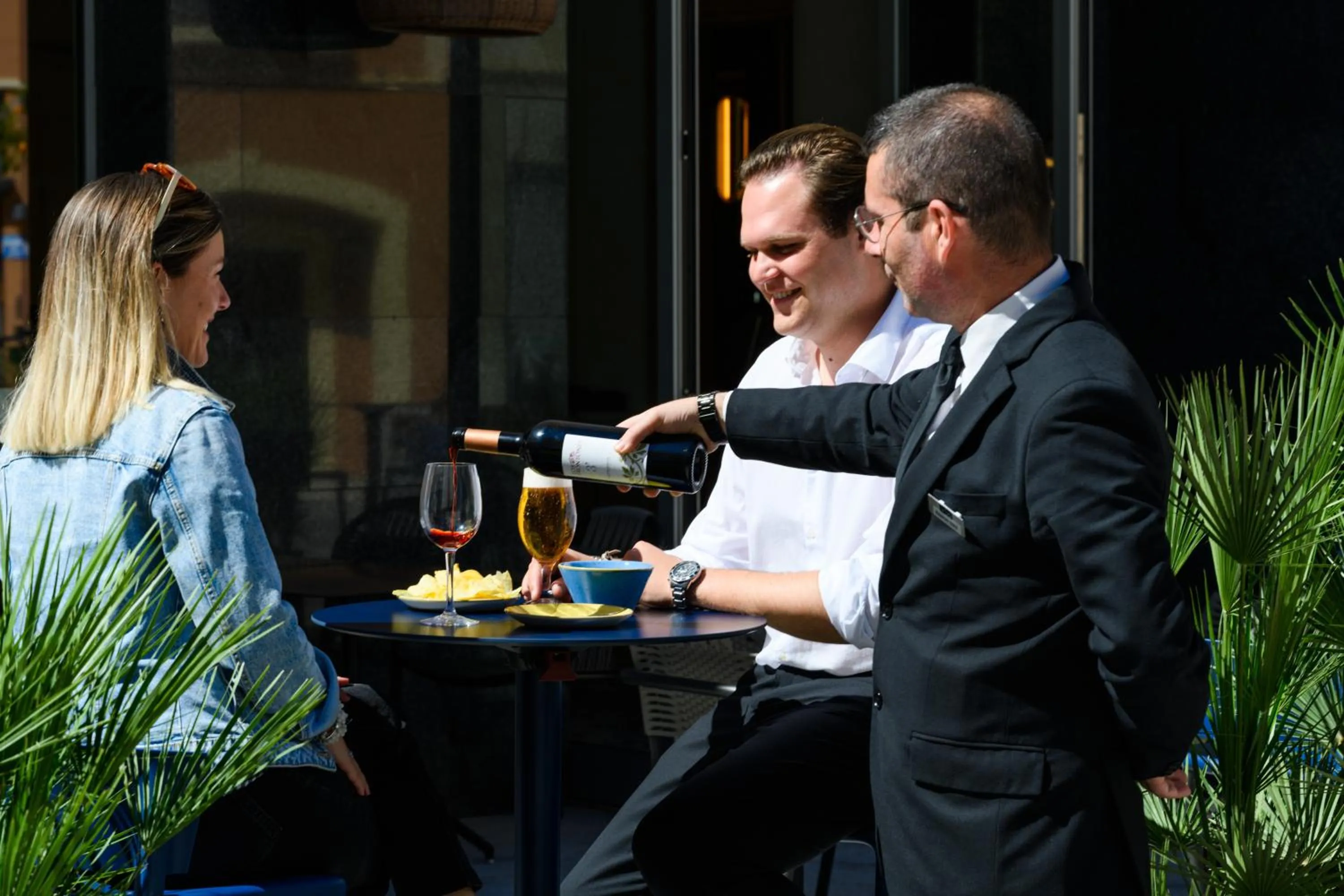 Lounge or bar in H10 Croma Málaga