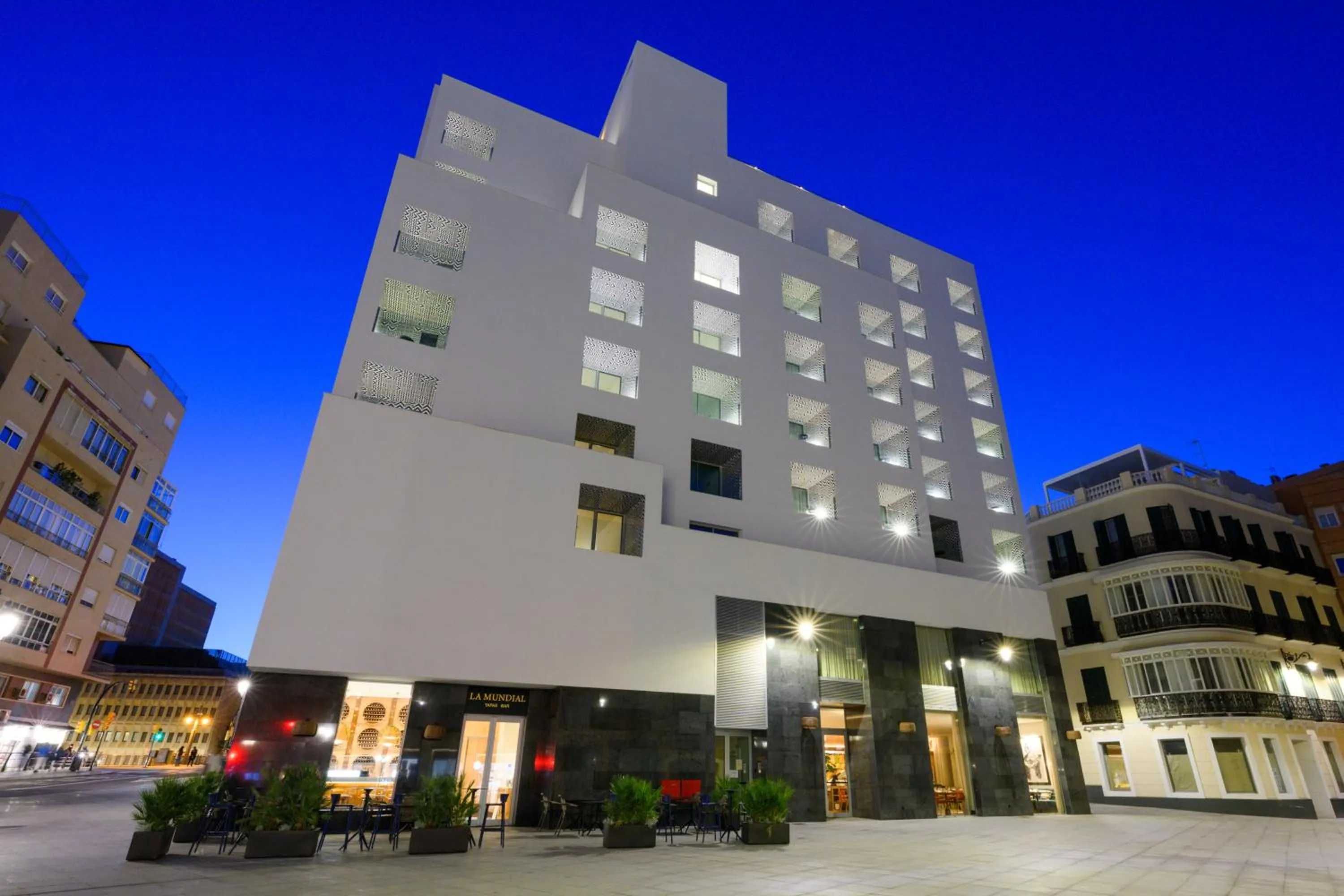 Lounge or bar in H10 Croma Málaga