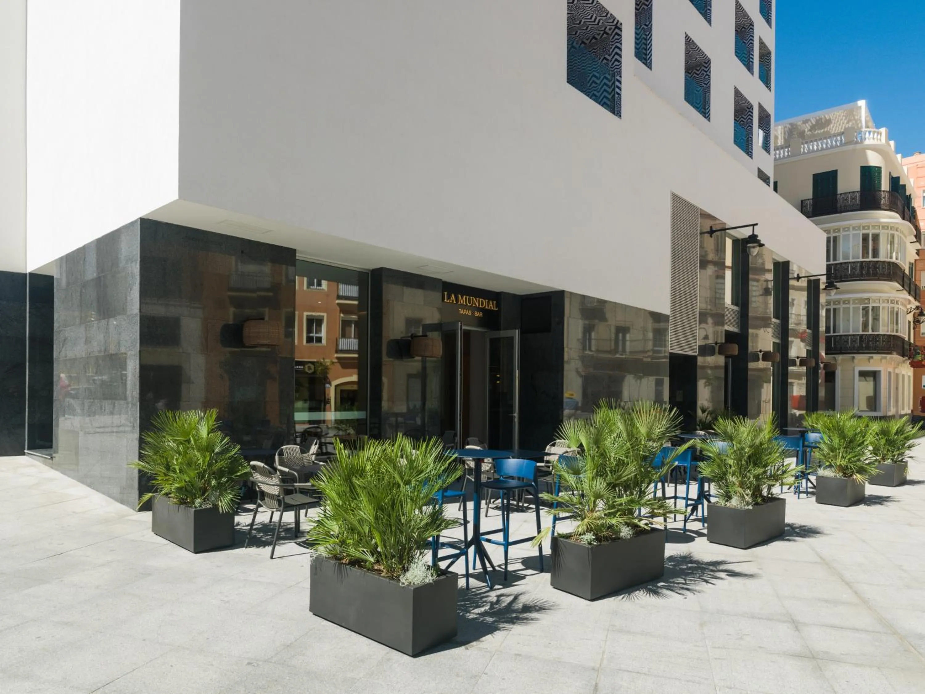 Lounge or bar in H10 Croma Málaga