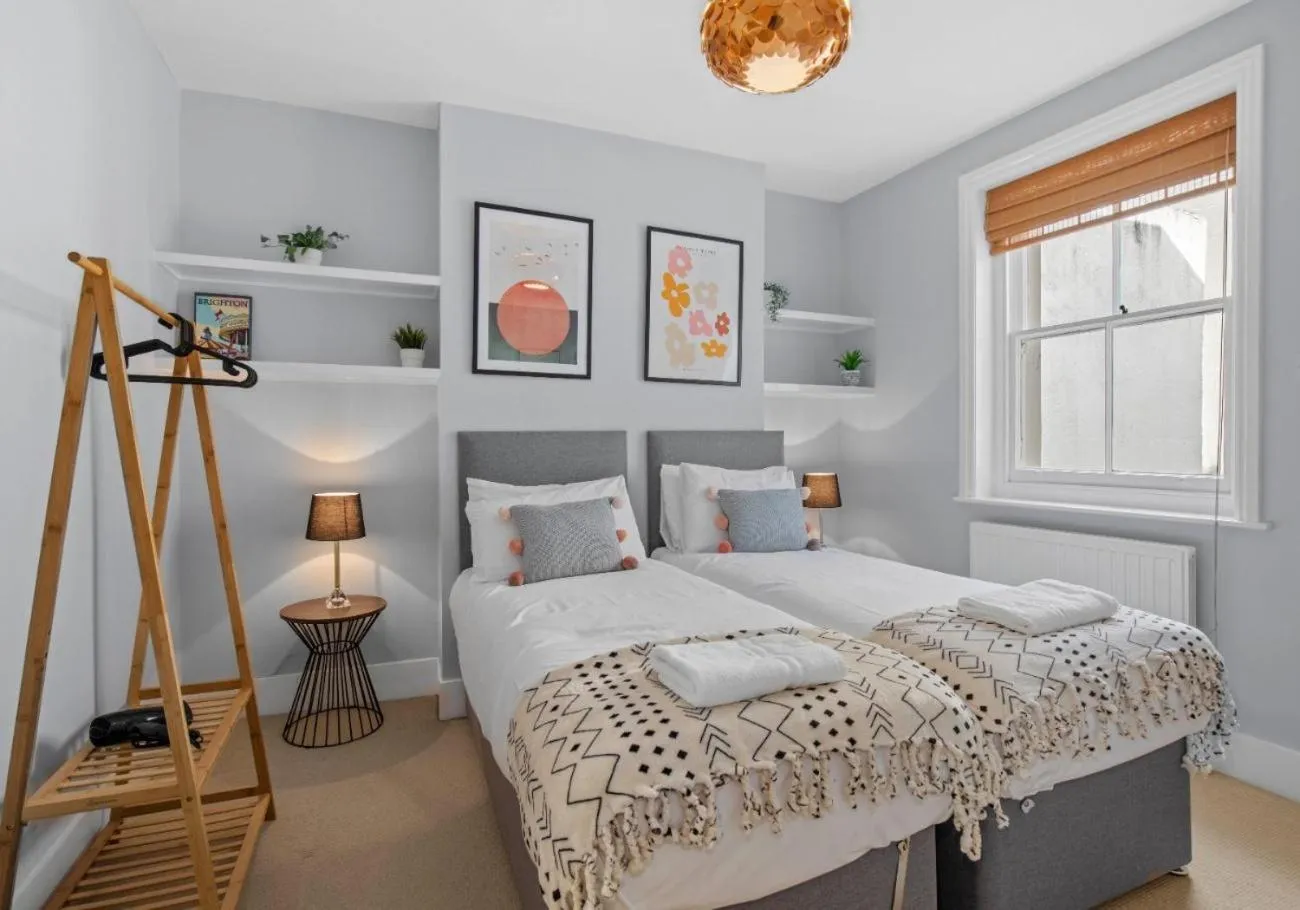 Other, Bed in The Townhouse By My Getaways Free Parking