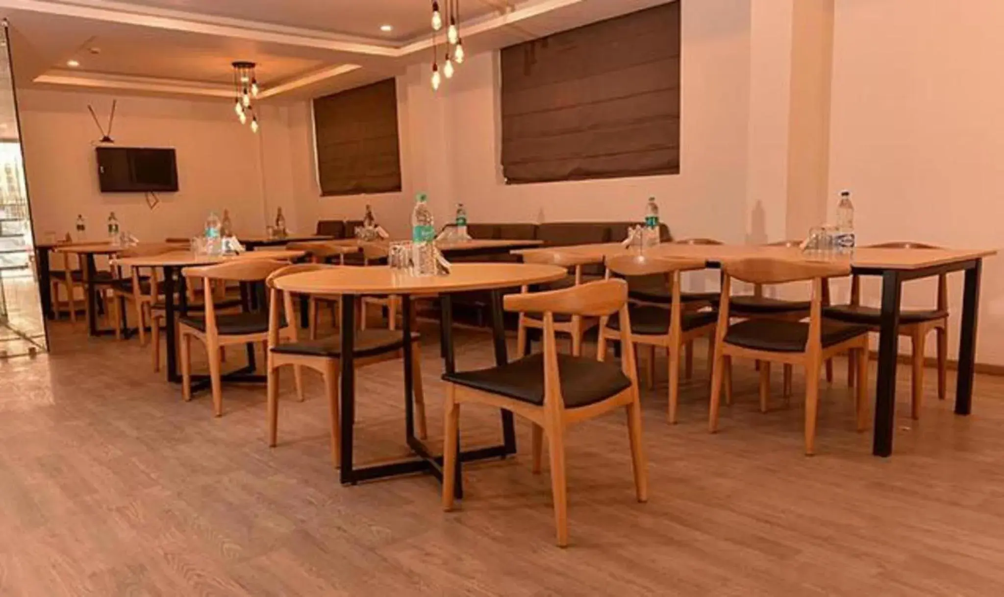 Restaurant/places to eat in FabHotel La Serene Punjabi Bagh Restaurant/places to eat in FabHotel La Serene Punjabi Bagh