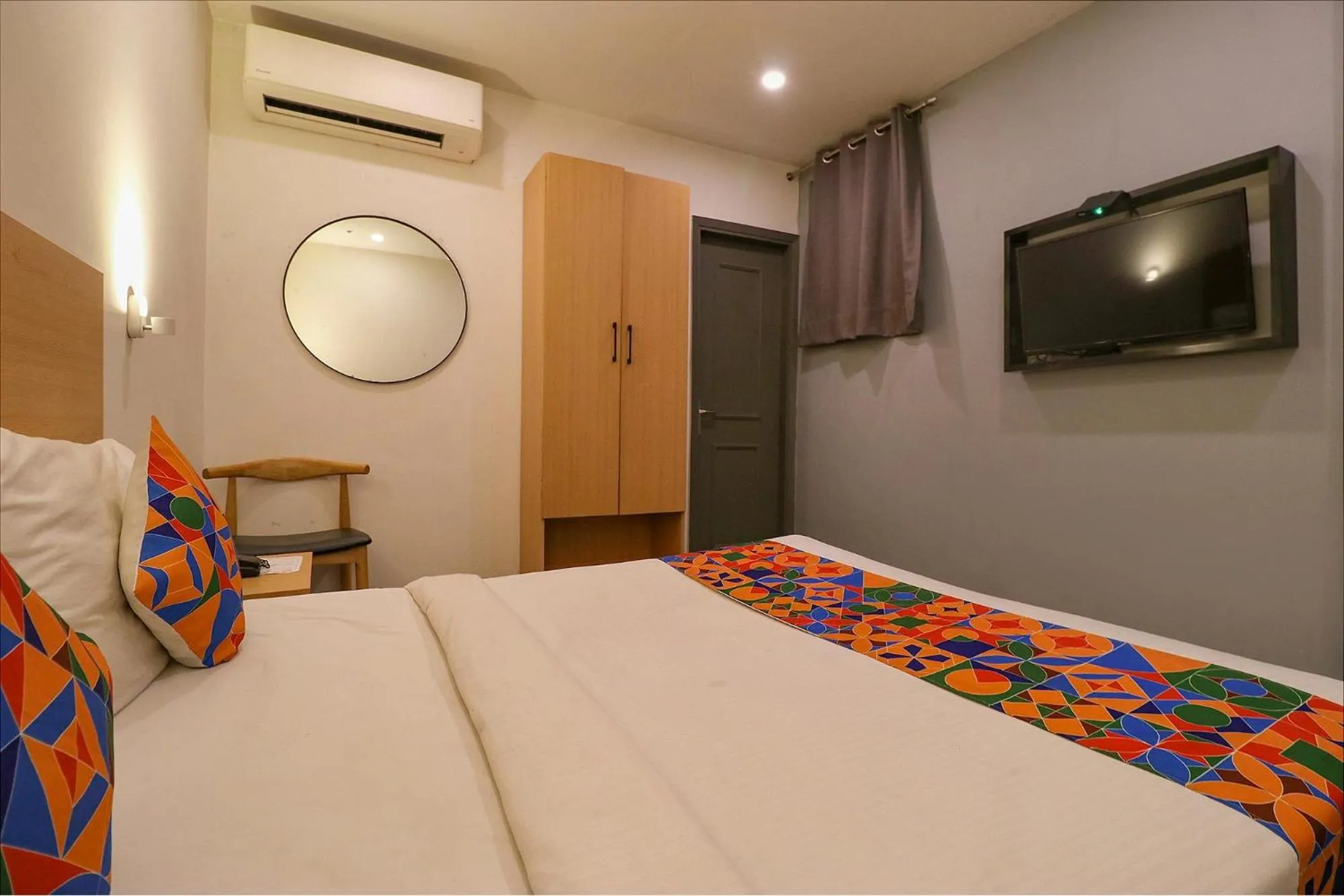 Bed in FabHotel La Serene Punjabi Bagh