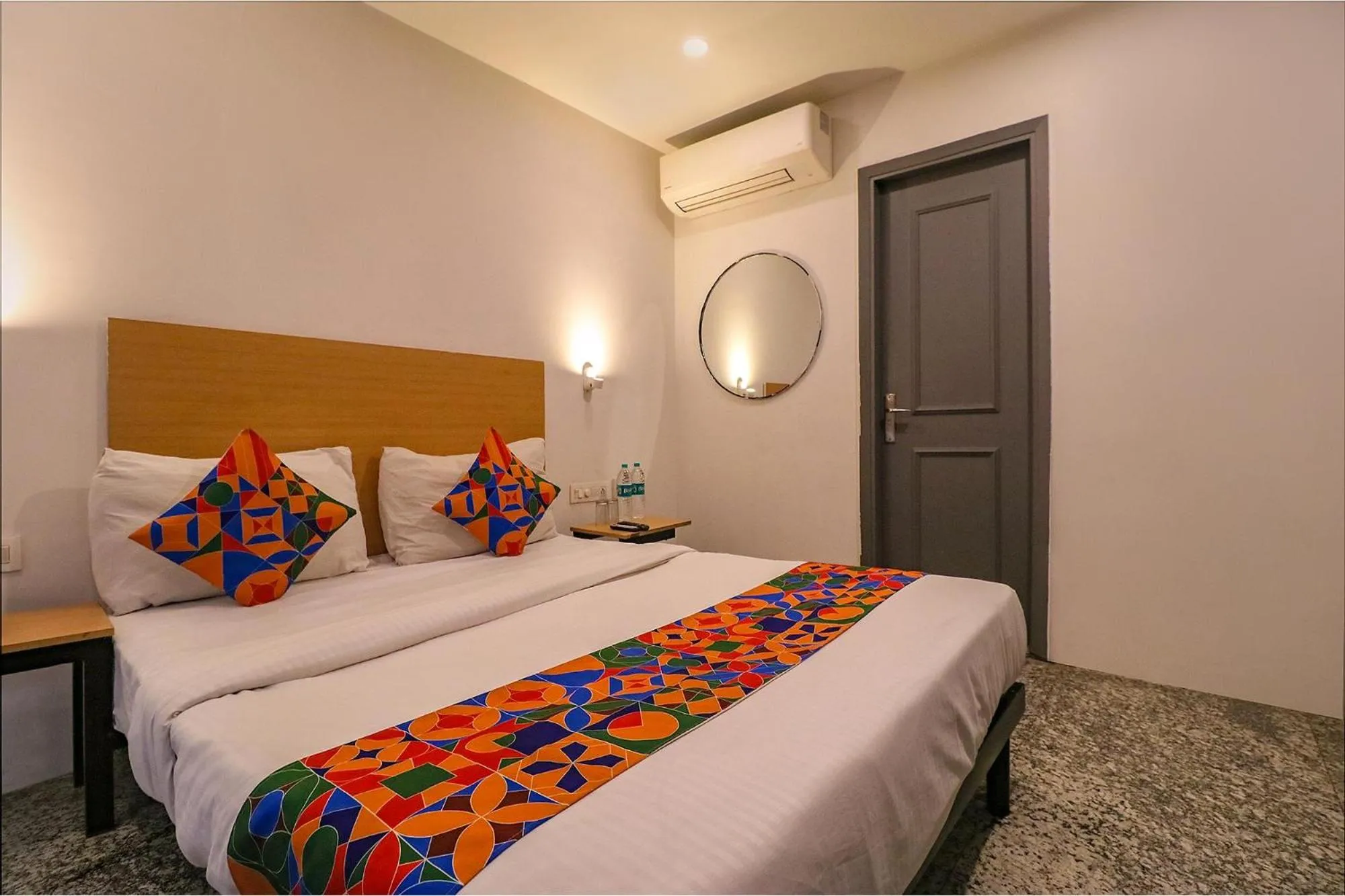 Bed in FabHotel La Serene Punjabi Bagh