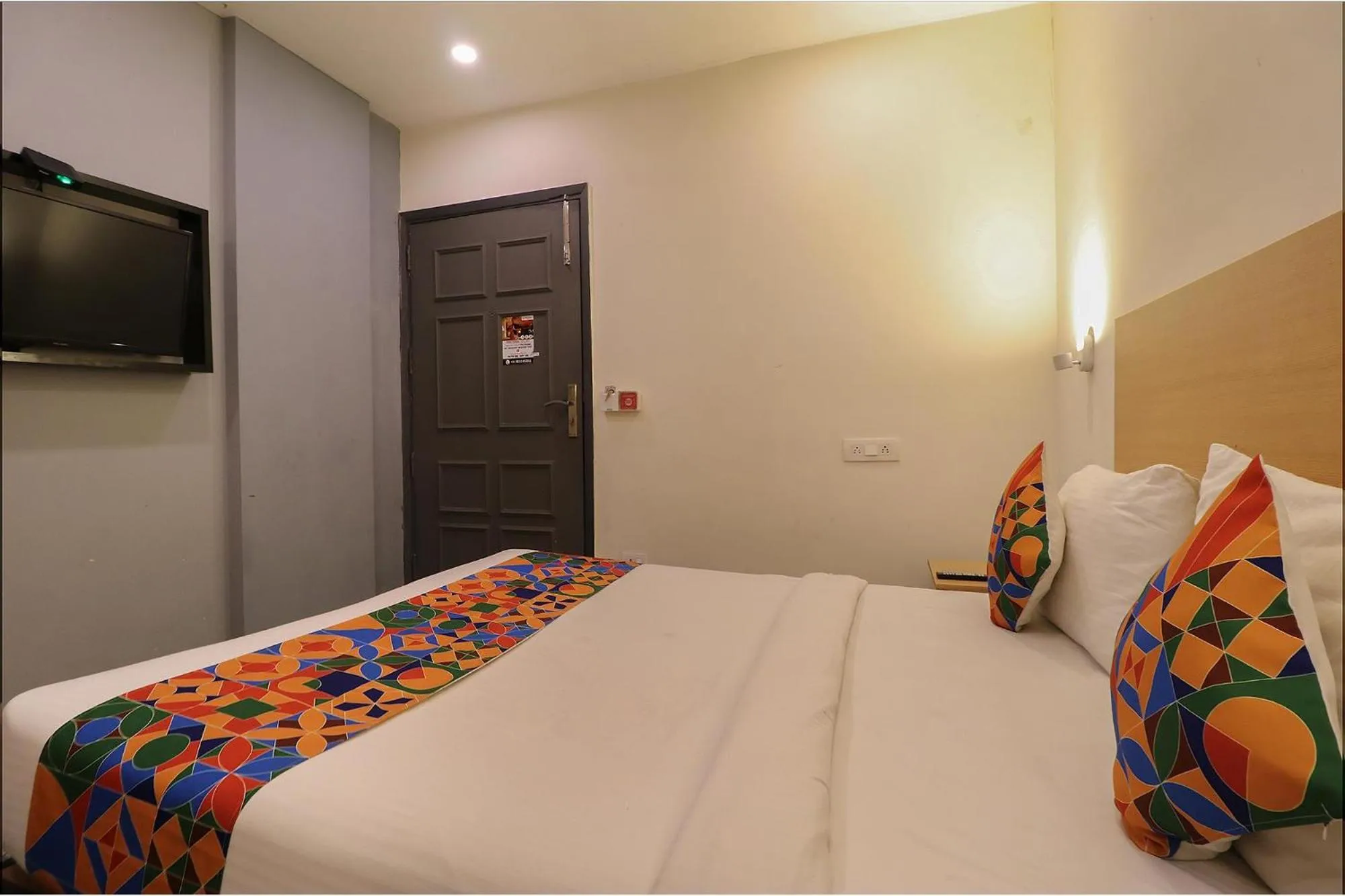 Bed in FabHotel La Serene Punjabi Bagh