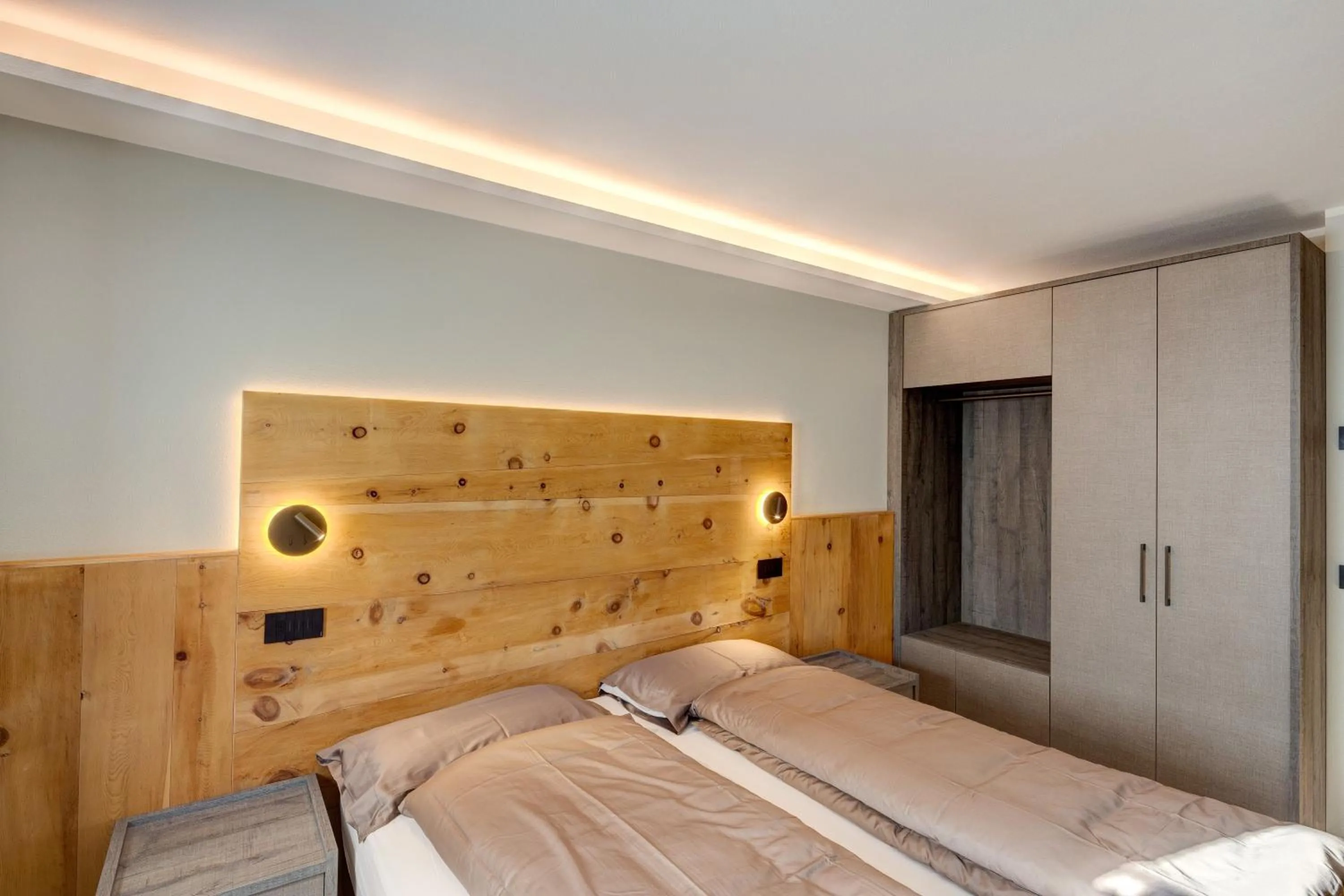 Snow Mountain Planet Suite House
