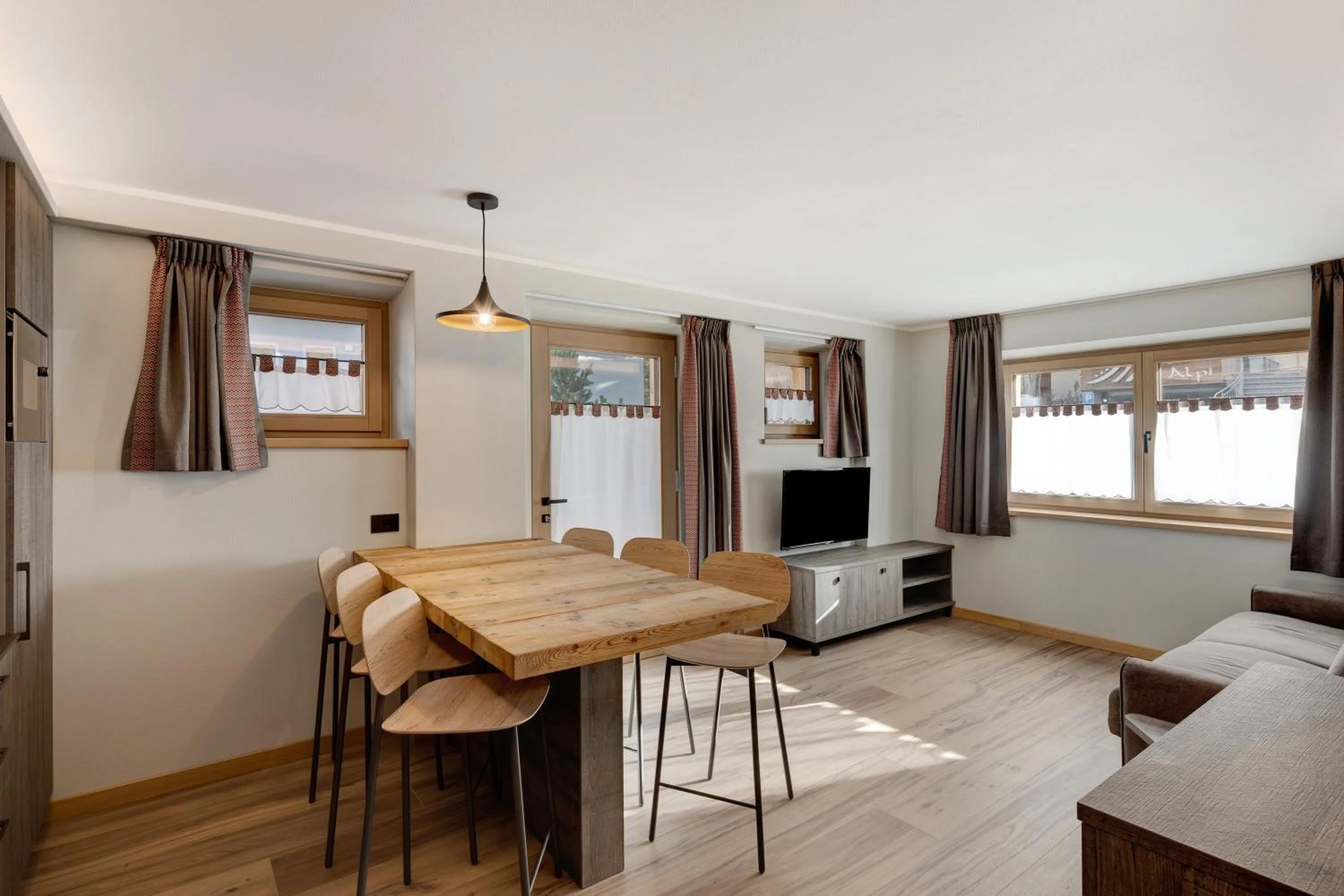 Snow Mountain Planet Suite House