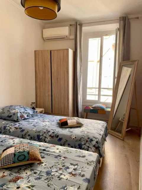 Photo of the whole room, Bed in Un havre de paix et de calme en plein centre de Massena