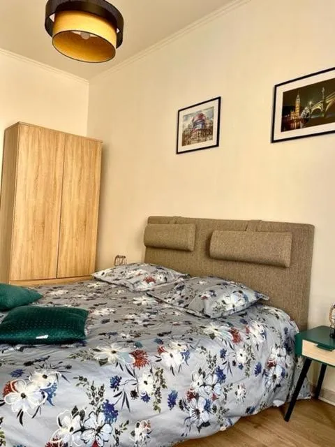 Photo of the whole room, Bed in Un havre de paix et de calme en plein centre de Massena