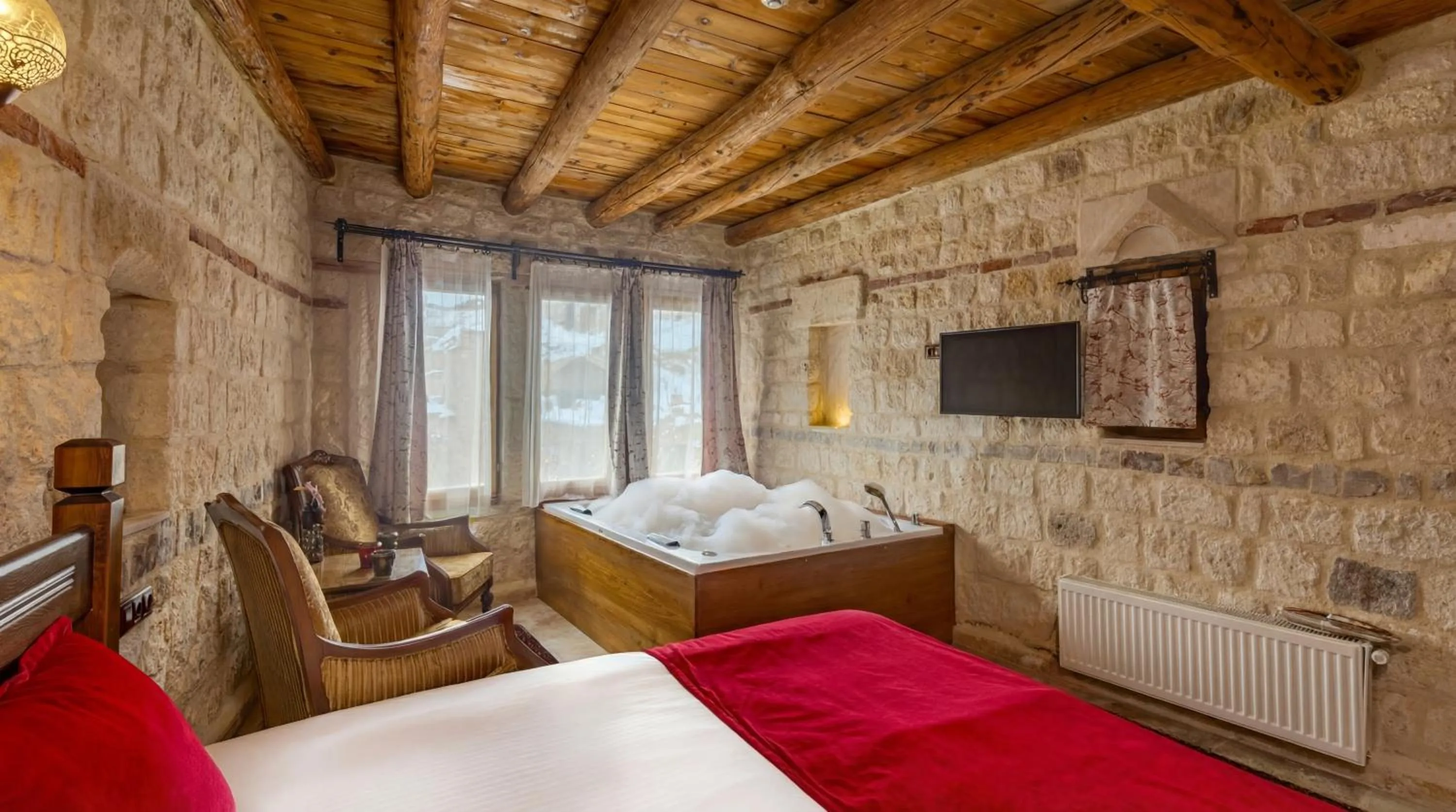 Photo of the whole room, Bed in Zula Cave House