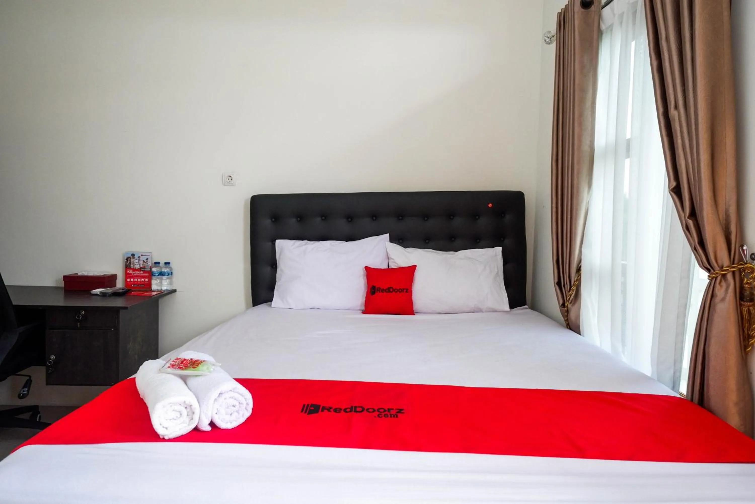 Bedroom, Bed in RedDoorz Syariah near RS Hermina Yogyakarta