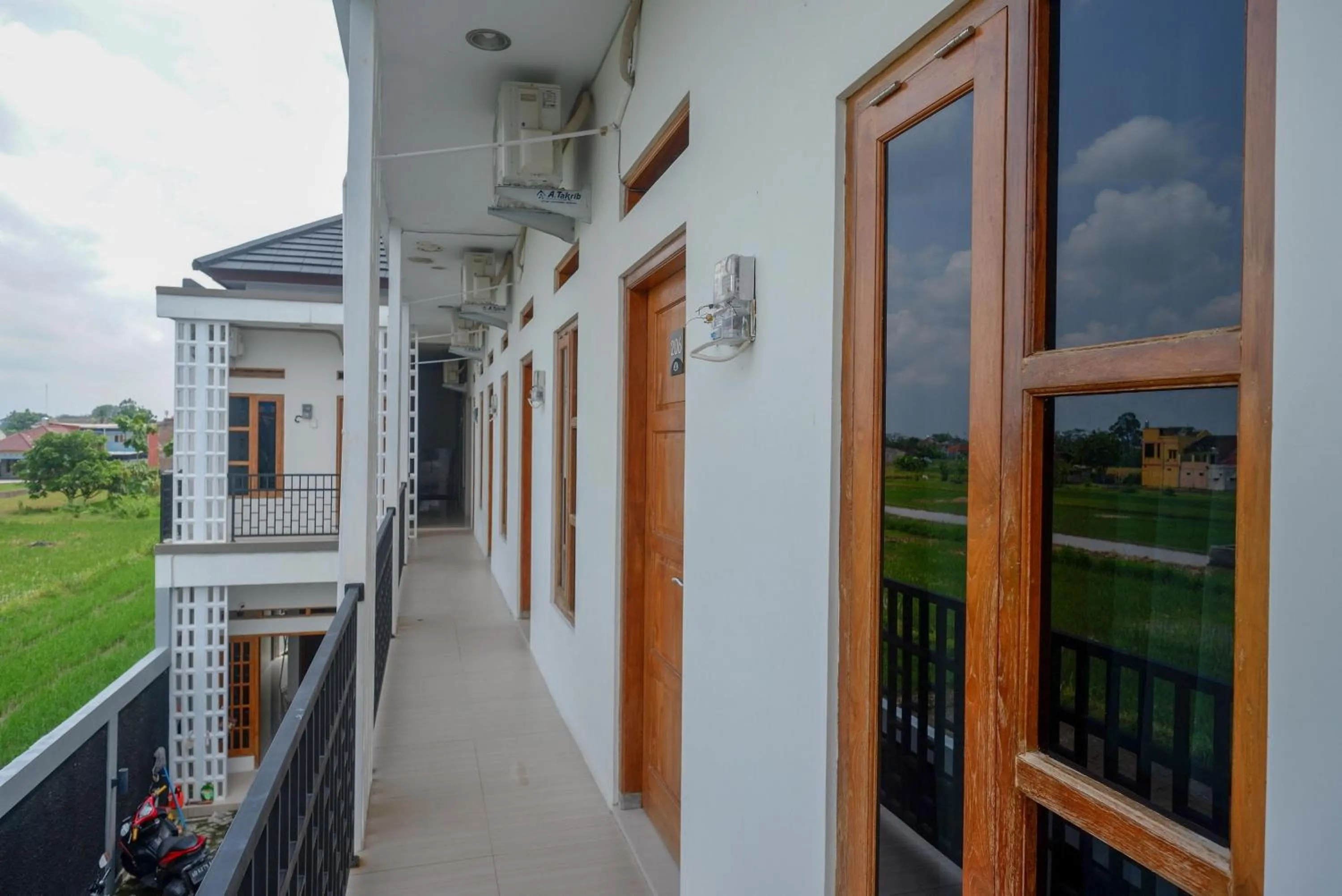 Balcony/Terrace in RedDoorz Syariah near RS Hermina Yogyakarta