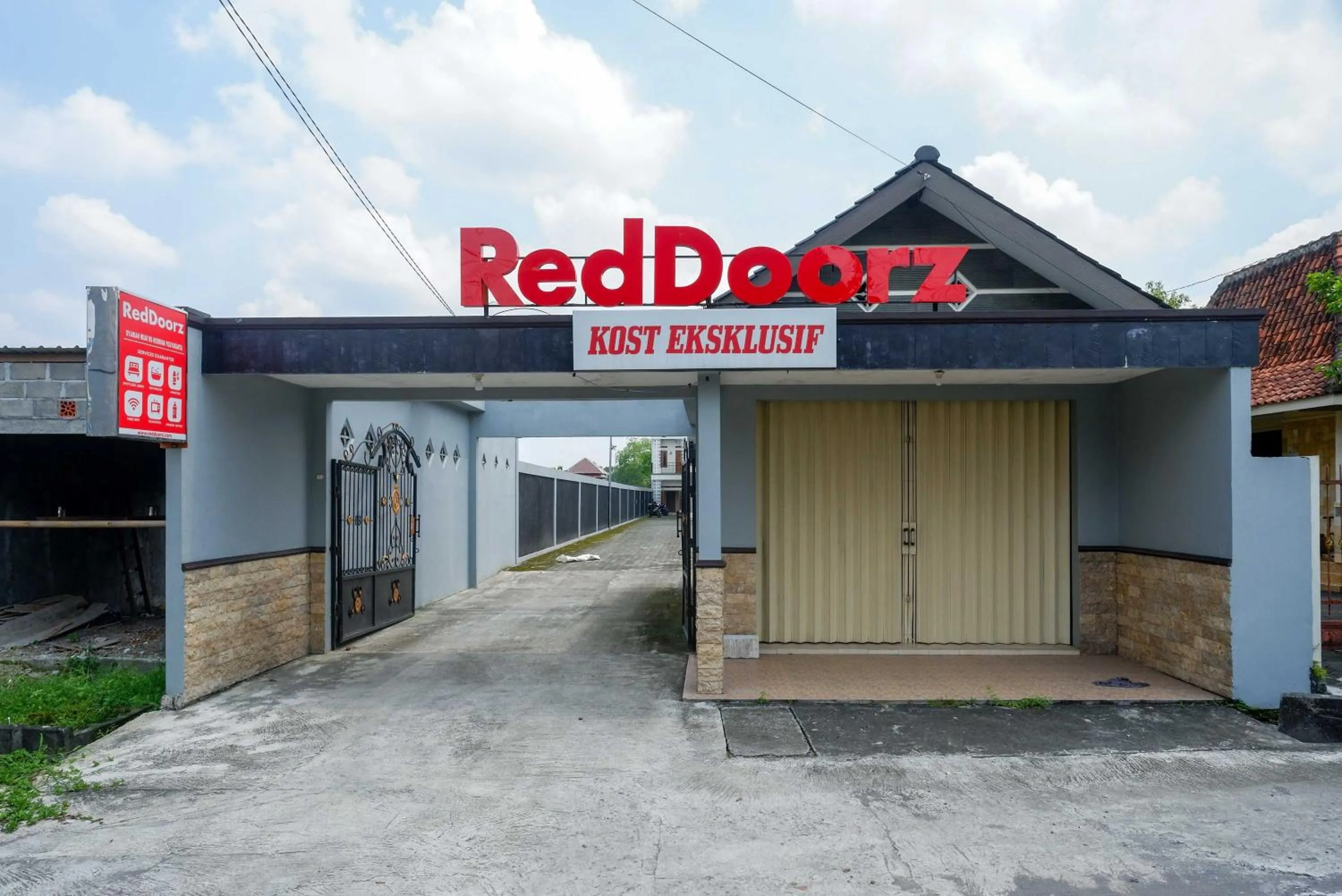 Property building in RedDoorz Syariah near RS Hermina Yogyakarta