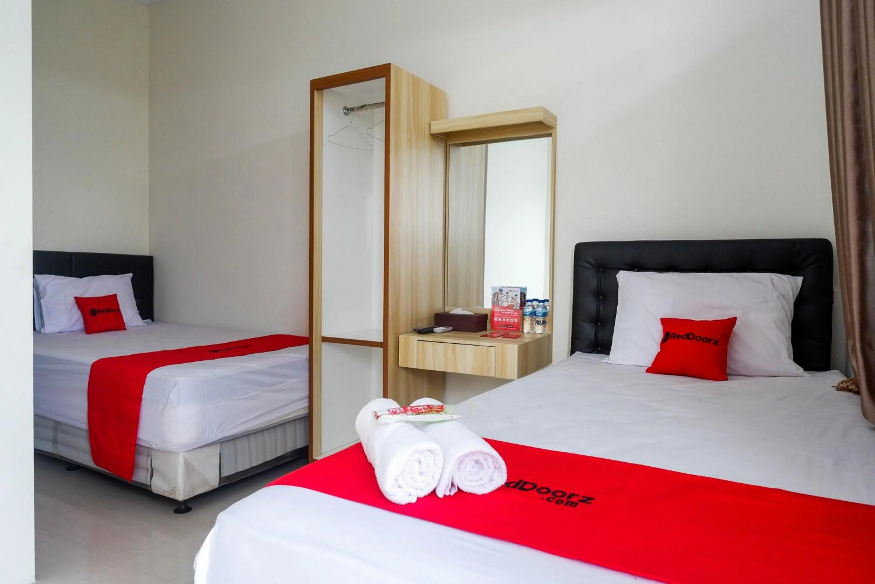 Bedroom, Bed in RedDoorz Syariah near RS Hermina Yogyakarta