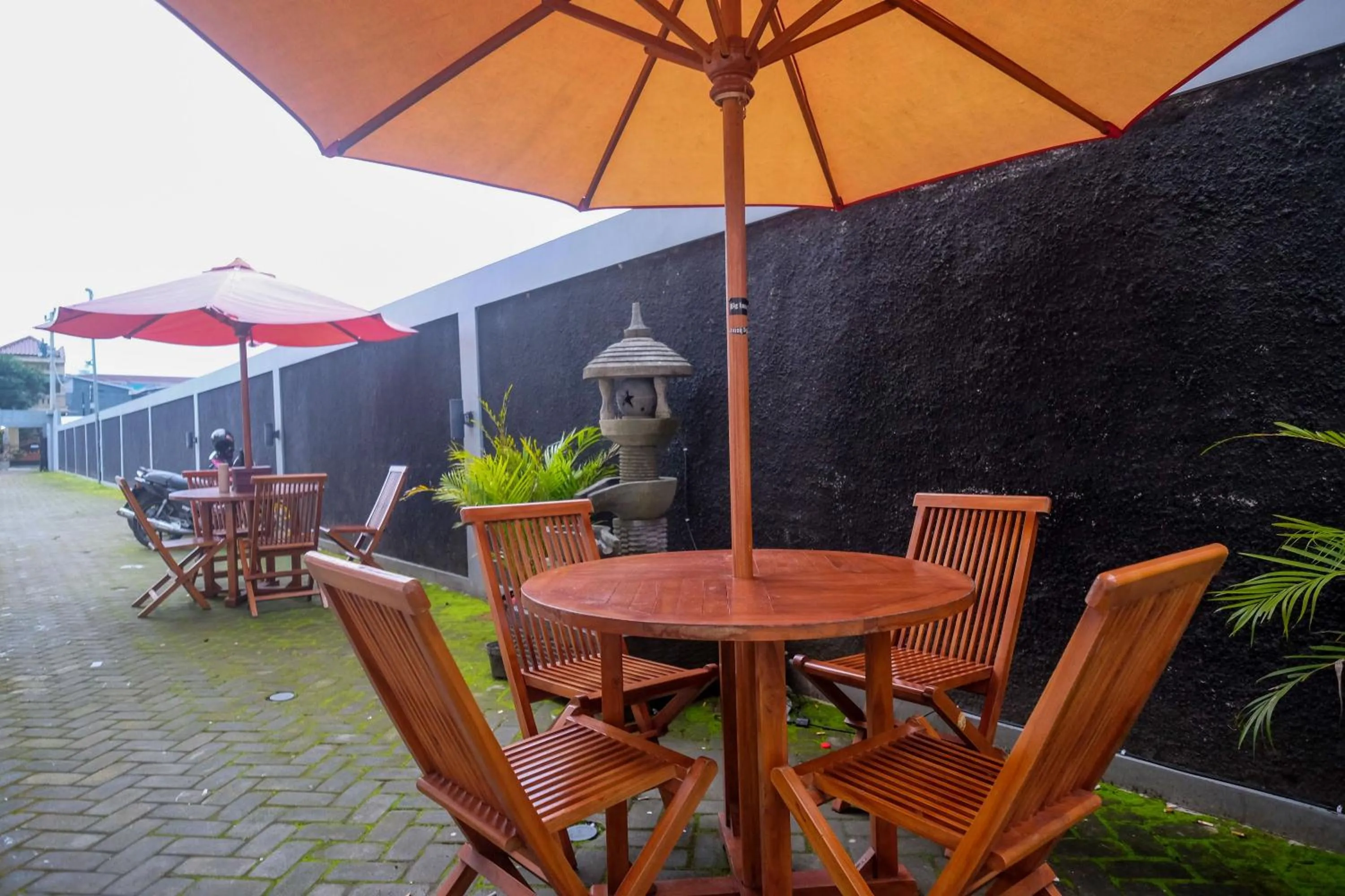 Patio in RedDoorz Syariah near RS Hermina Yogyakarta