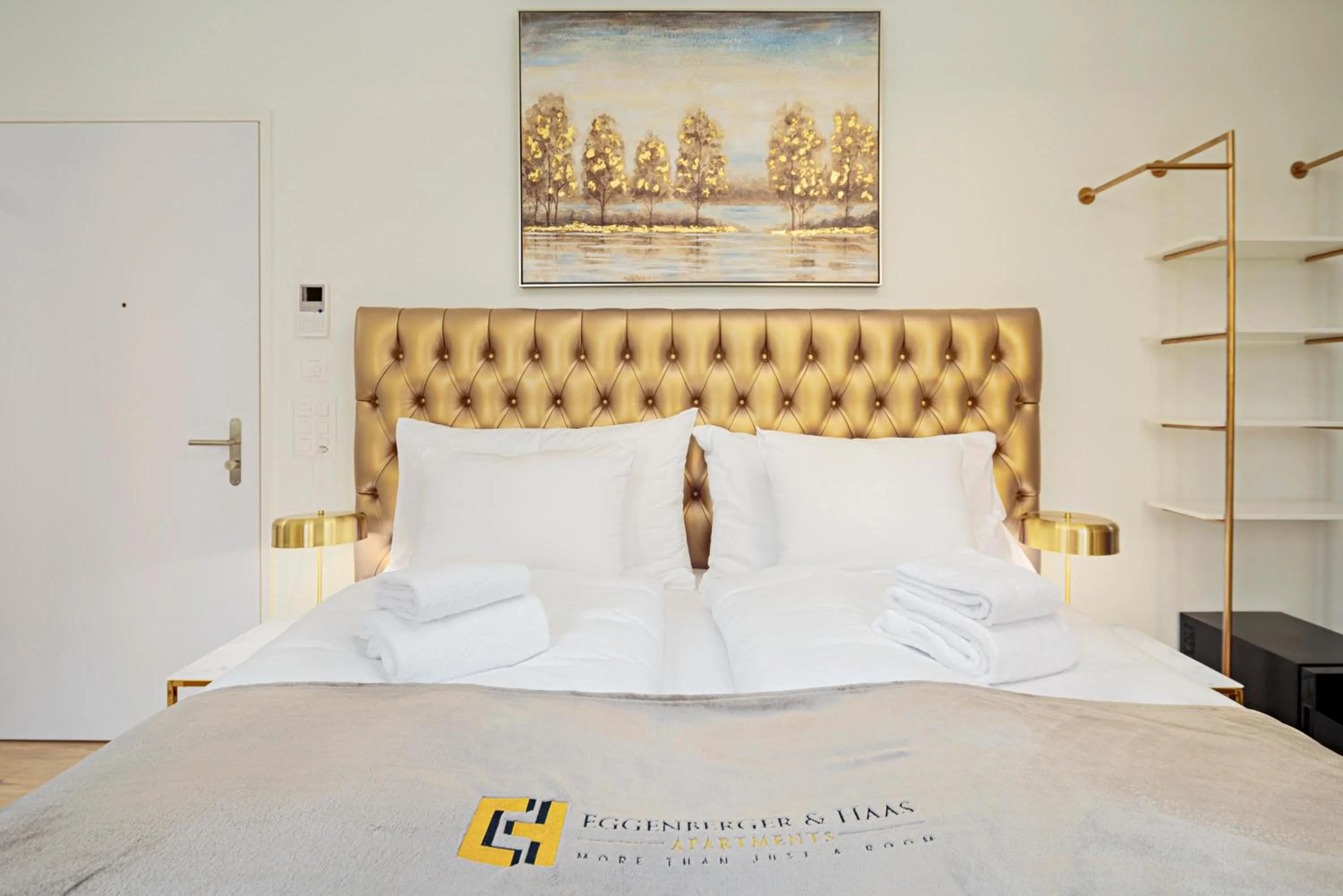 Bed in VISIMO Apartments Mühlensteg St Gallen - Elegant Quiet Central