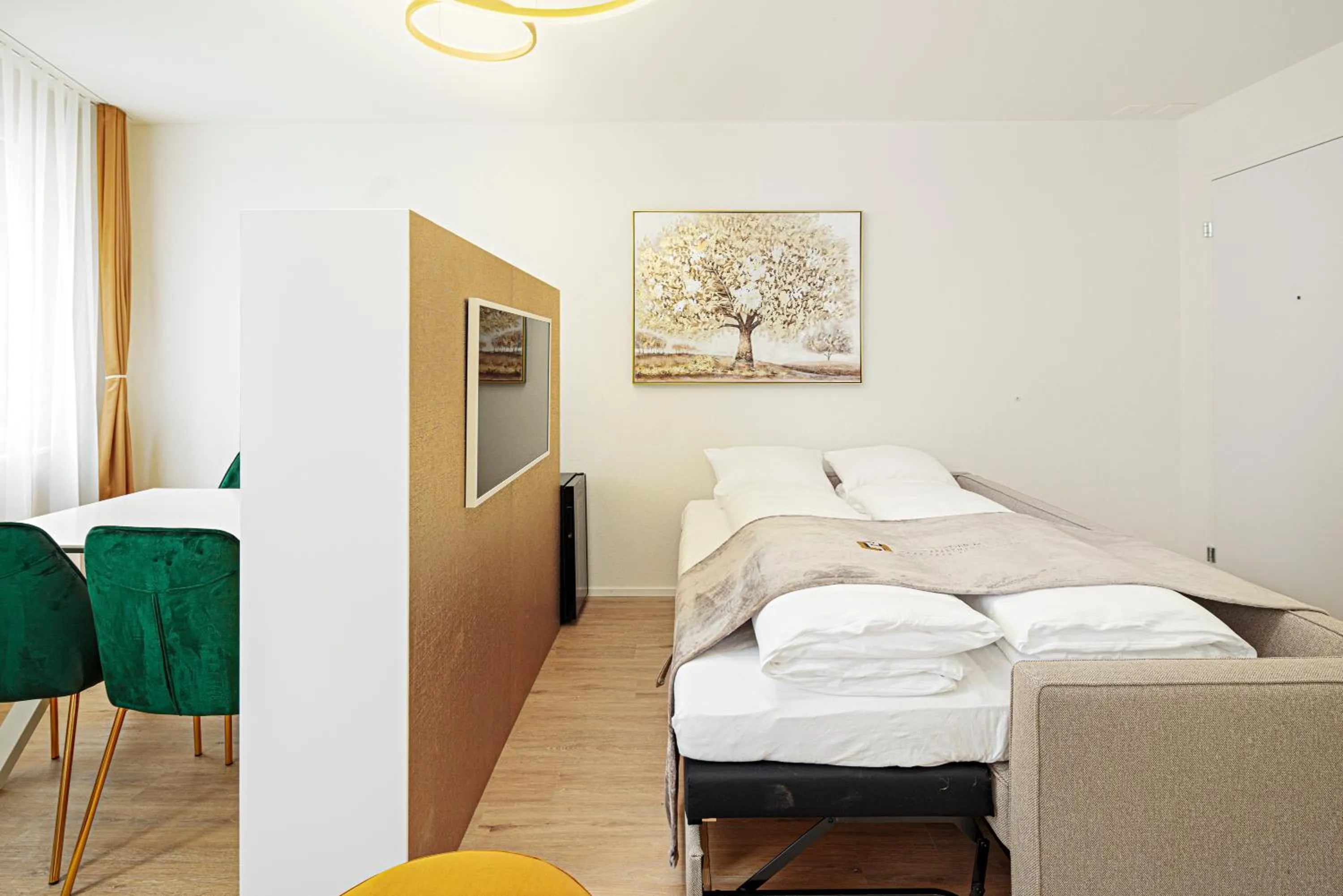 TV and multimedia, Bed in VISIMO Apartments Mühlensteg St Gallen - Elegant Quiet Central