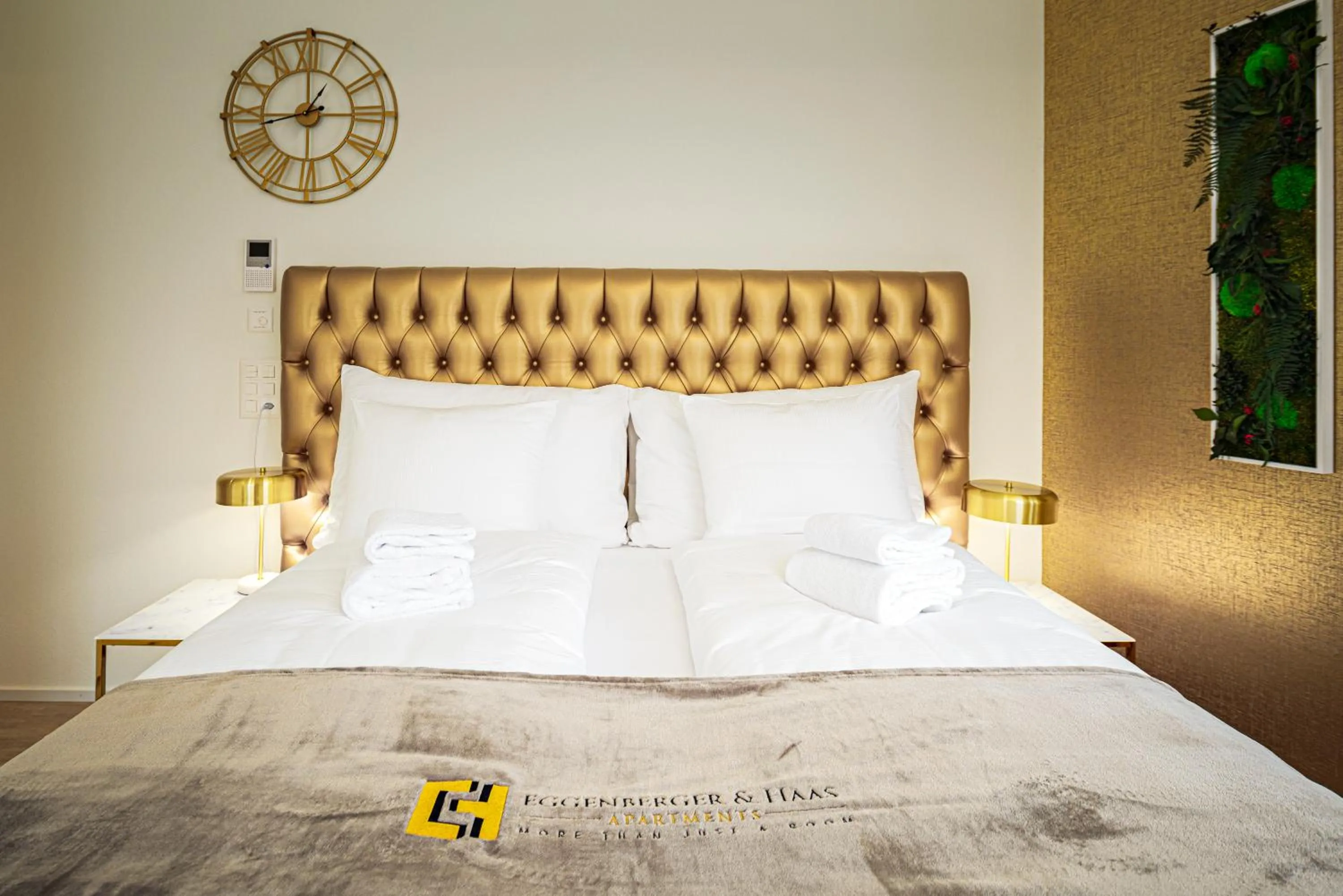 Bed in VISIMO Apartments Mühlensteg St Gallen - Elegant Quiet Central